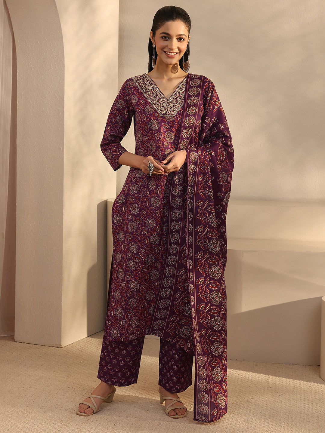 Women Floral Printed Regular Kurta with Trousers & With Dupatta