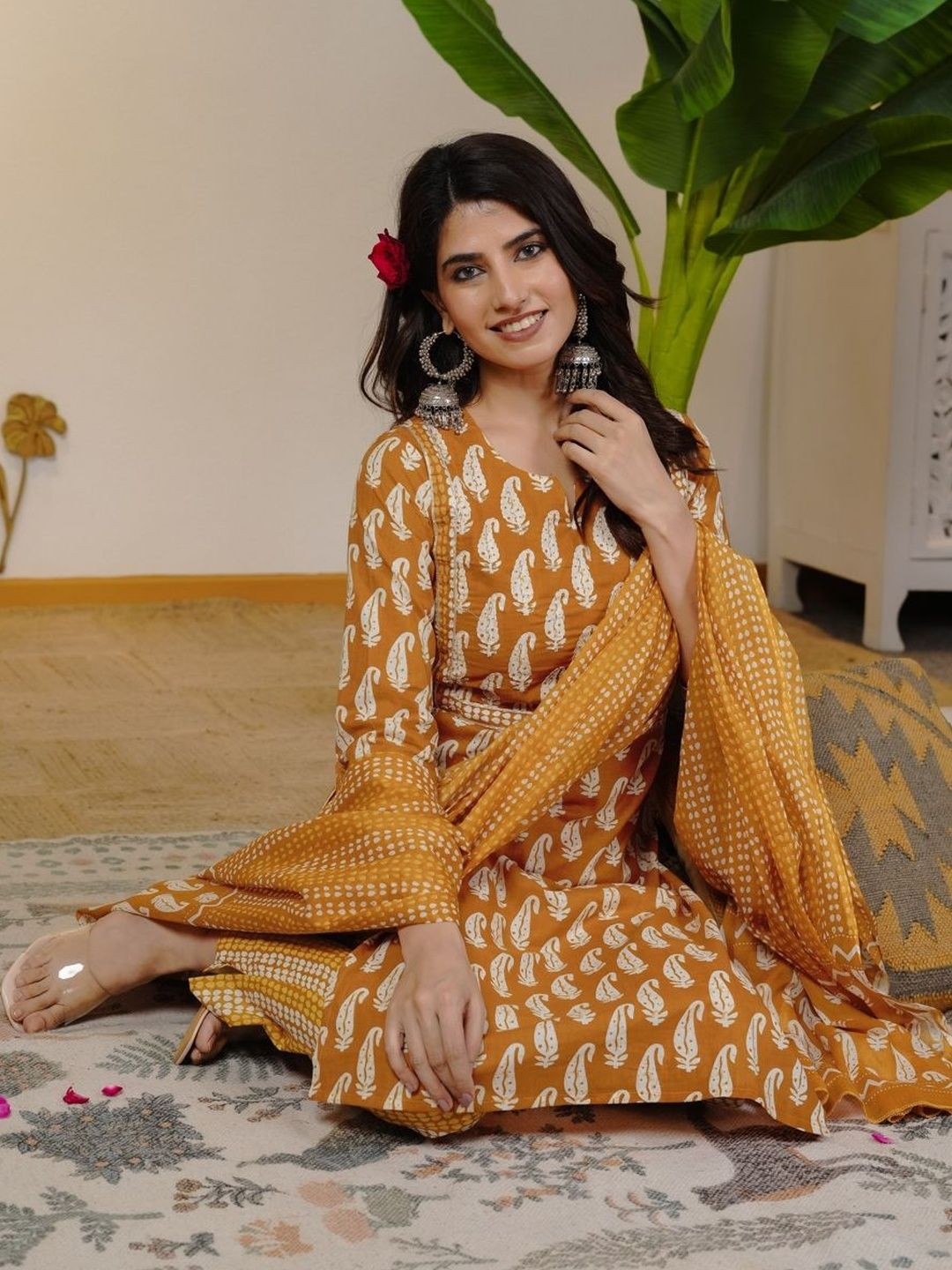 Dhiyona KL Paisley Printed Regular V-Neck Pure Cotton Straight Kurta With Trousers & Dupatta