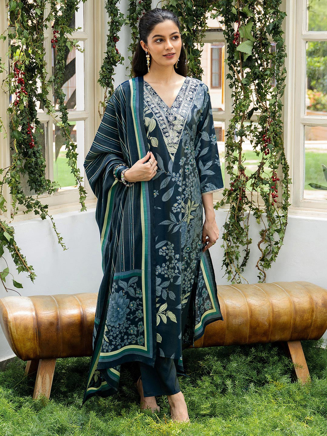 Women Floral Printed Kurta with Trousers & Dupatta