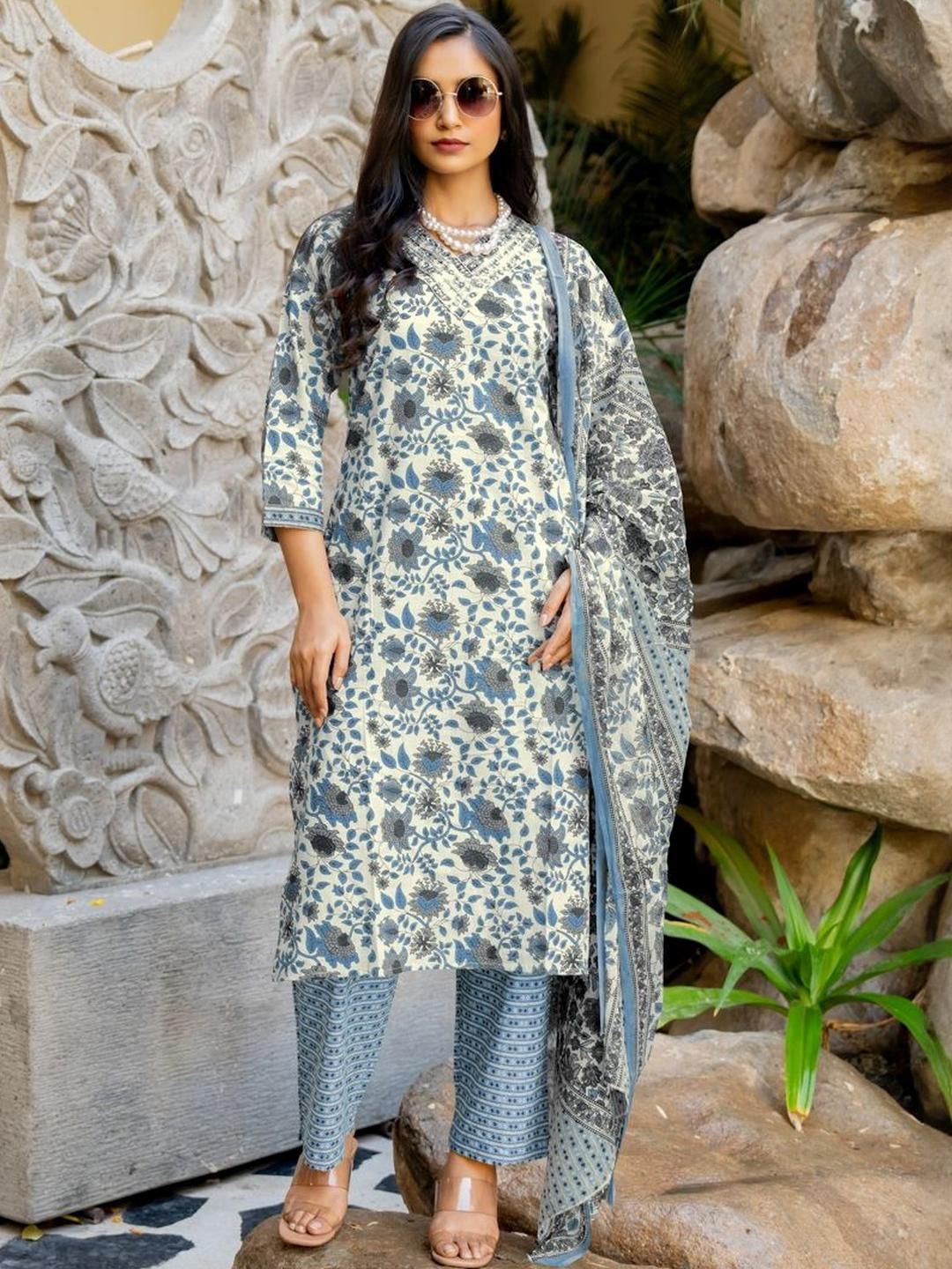 Dhiyona KL Women Blue Pure Cotton Kurta Sets