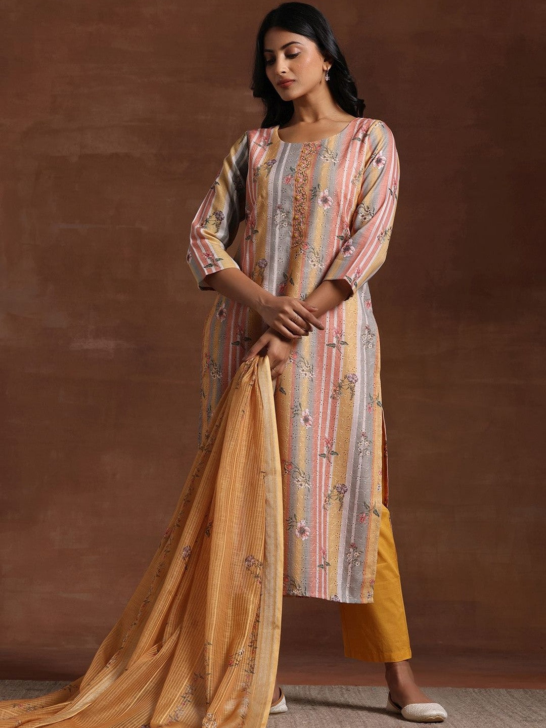 Women Printed Regular Thread Work Kurta with Trousers & With Dupatta