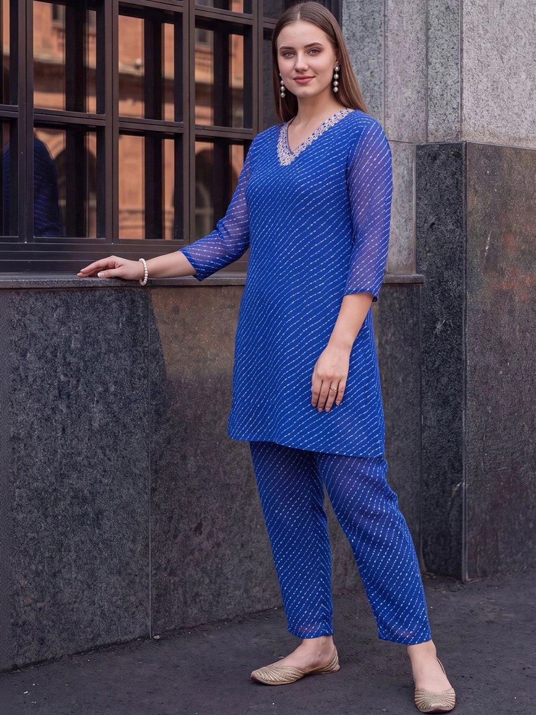Women Leheriya Printed Regular Kurti with Trousers