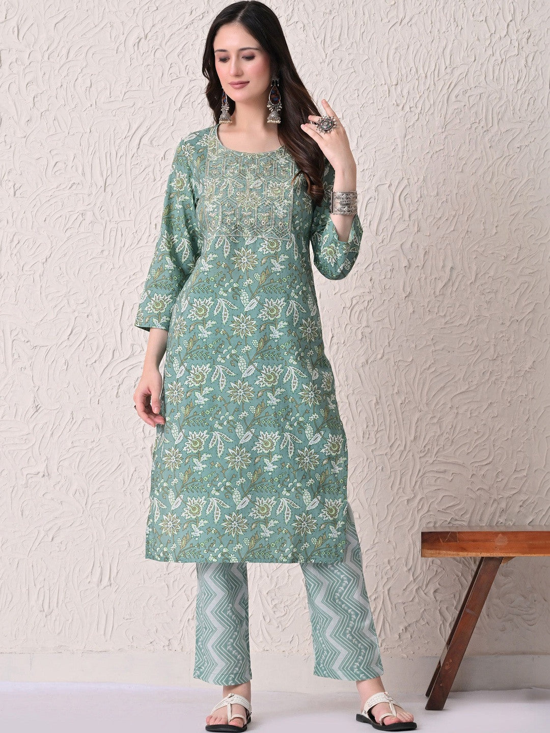 Women Floral Printed Regular Thread Work Pure Cotton Kurta with Palazzos & With Dupatta