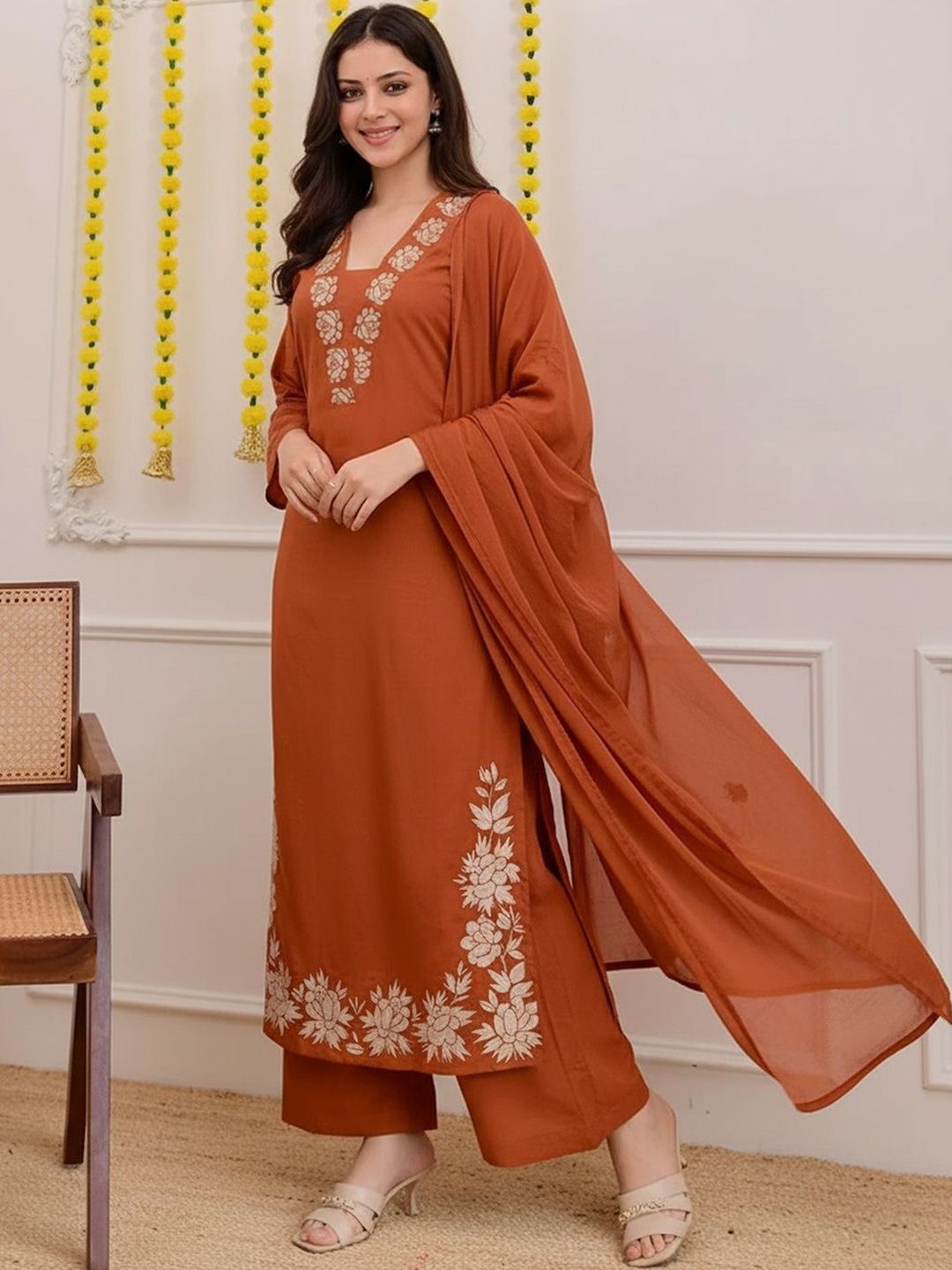 Dhiyona KL Women Floral Embroidered Regular Thread Work Kurta with Palazzos & With Dupatta
