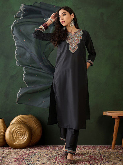 Ethnic Motifs Yoke Design Regular Thread Work Kurta & Trousers With Dupatta