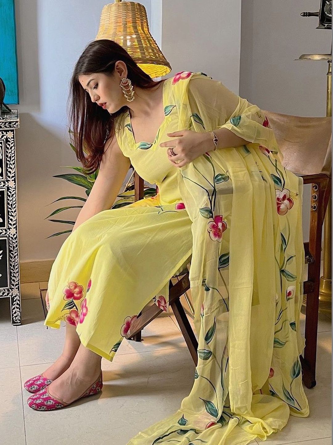 Dhiyona KL Women Floral Printed Regular Kurta with Trousers & With Dupatta