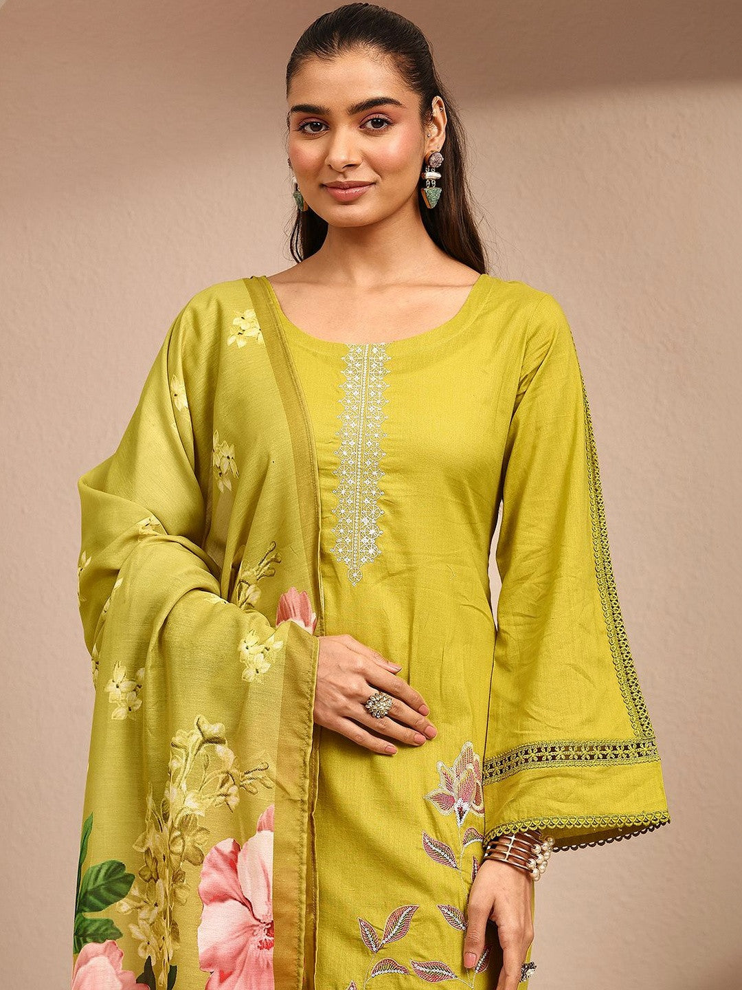 Women Floral Embroidered Regular Thread Work Kurta with Trousers & With Dupatta