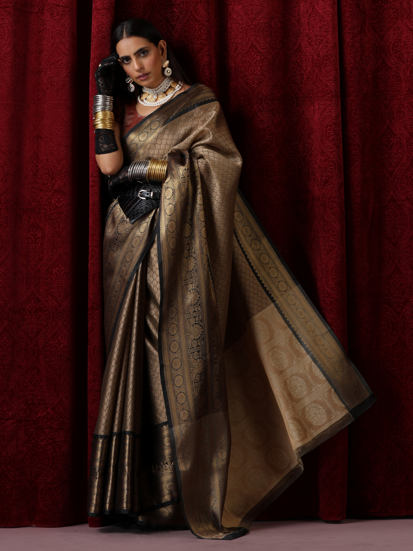 Dhiyona ST Beige Jacquard Saree with Black Border with Blouse Fabric