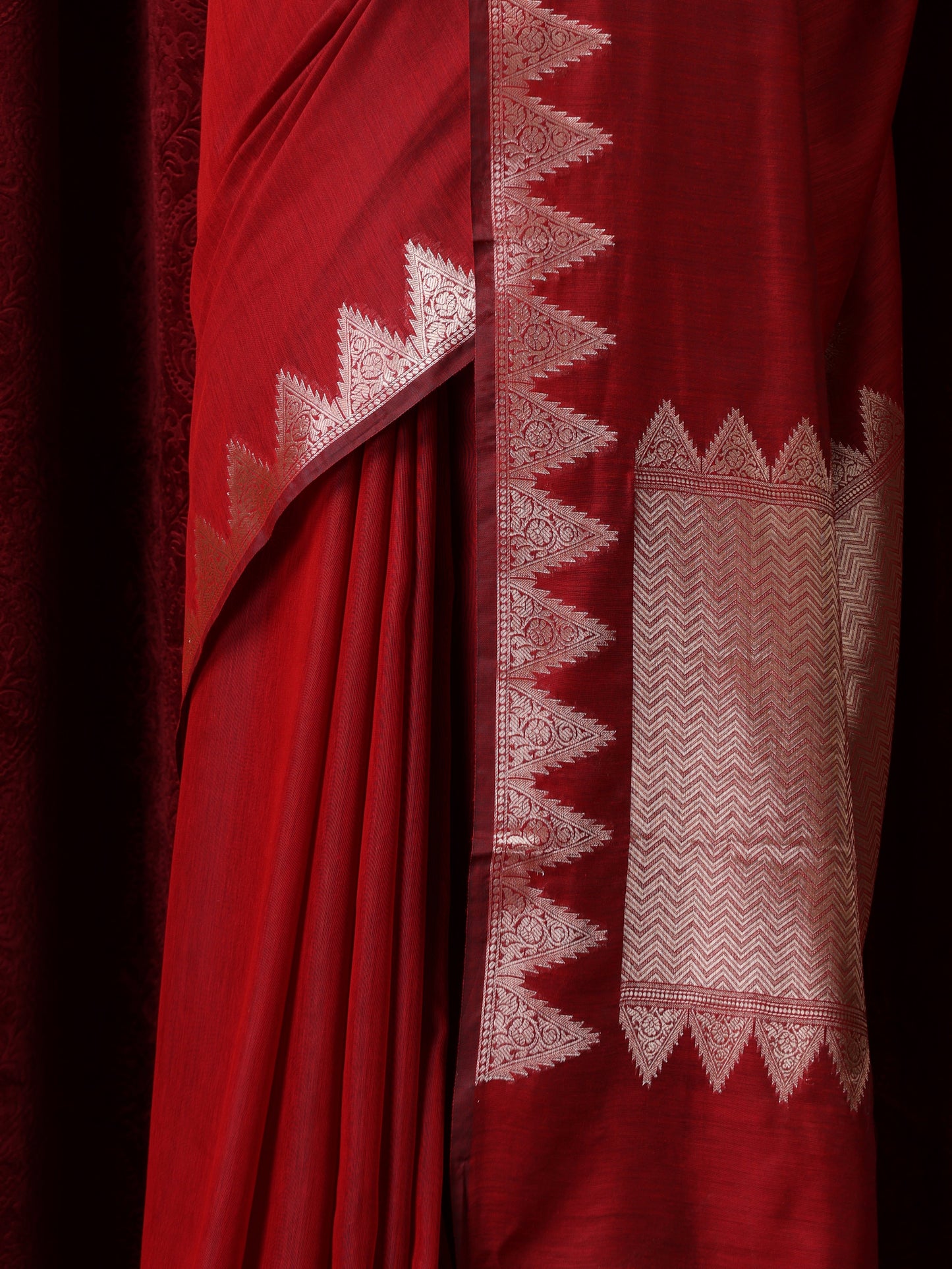 Dhiyona ST Banaras Red Temple Mul Mul Cotton Silk Saree with Blouse Fabric