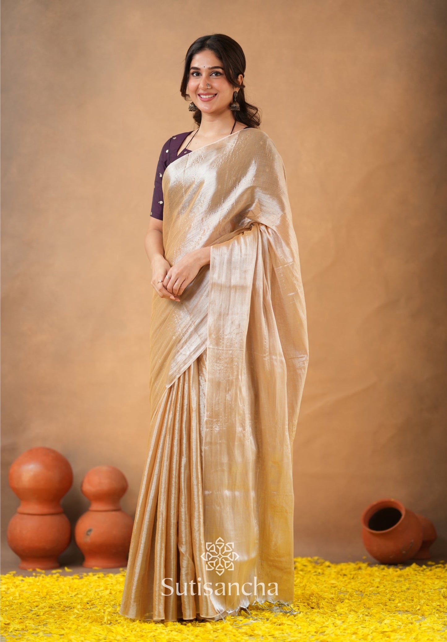 Dhiyona SS Ivory Gold Horizon – Flowing with Regal Charm