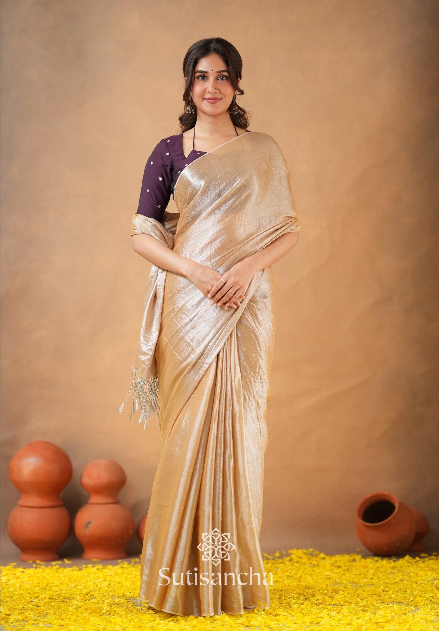 Dhiyona SS Ivory Gold Horizon – Flowing with Regal Charm