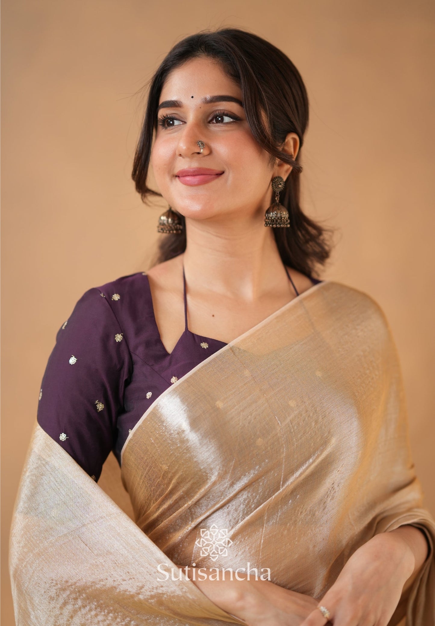 Dhiyona SS Ivory Gold Horizon – Flowing with Regal Charm