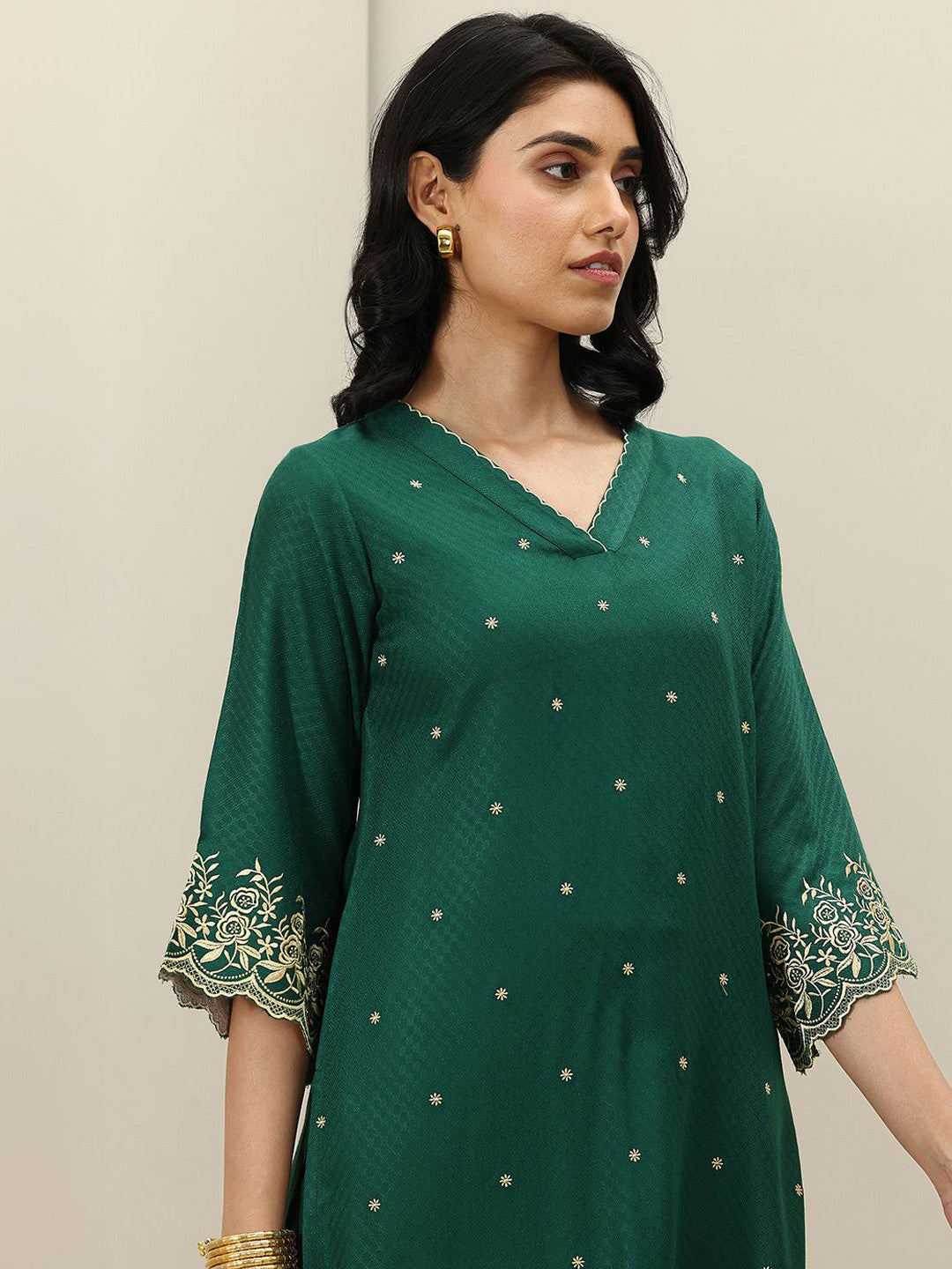 Women Floral Embroidered Regular Thread Work Kurta with Trousers