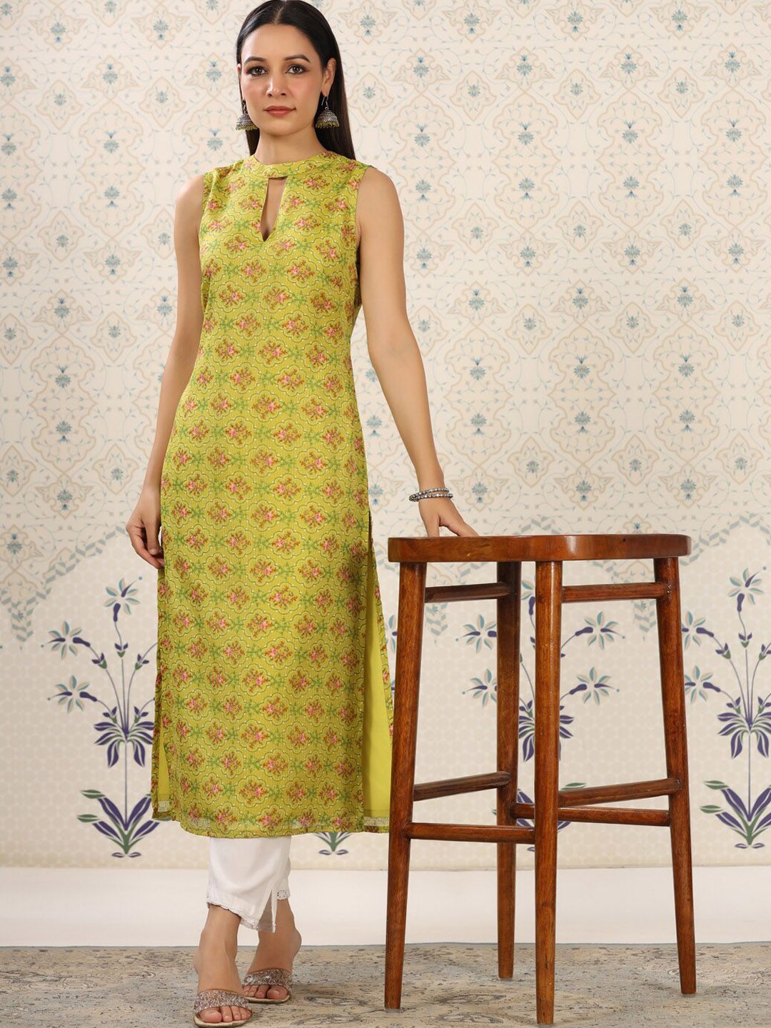 Dhiyona OD  Green Floral Printed Keyhole Neck Straight Kurta
