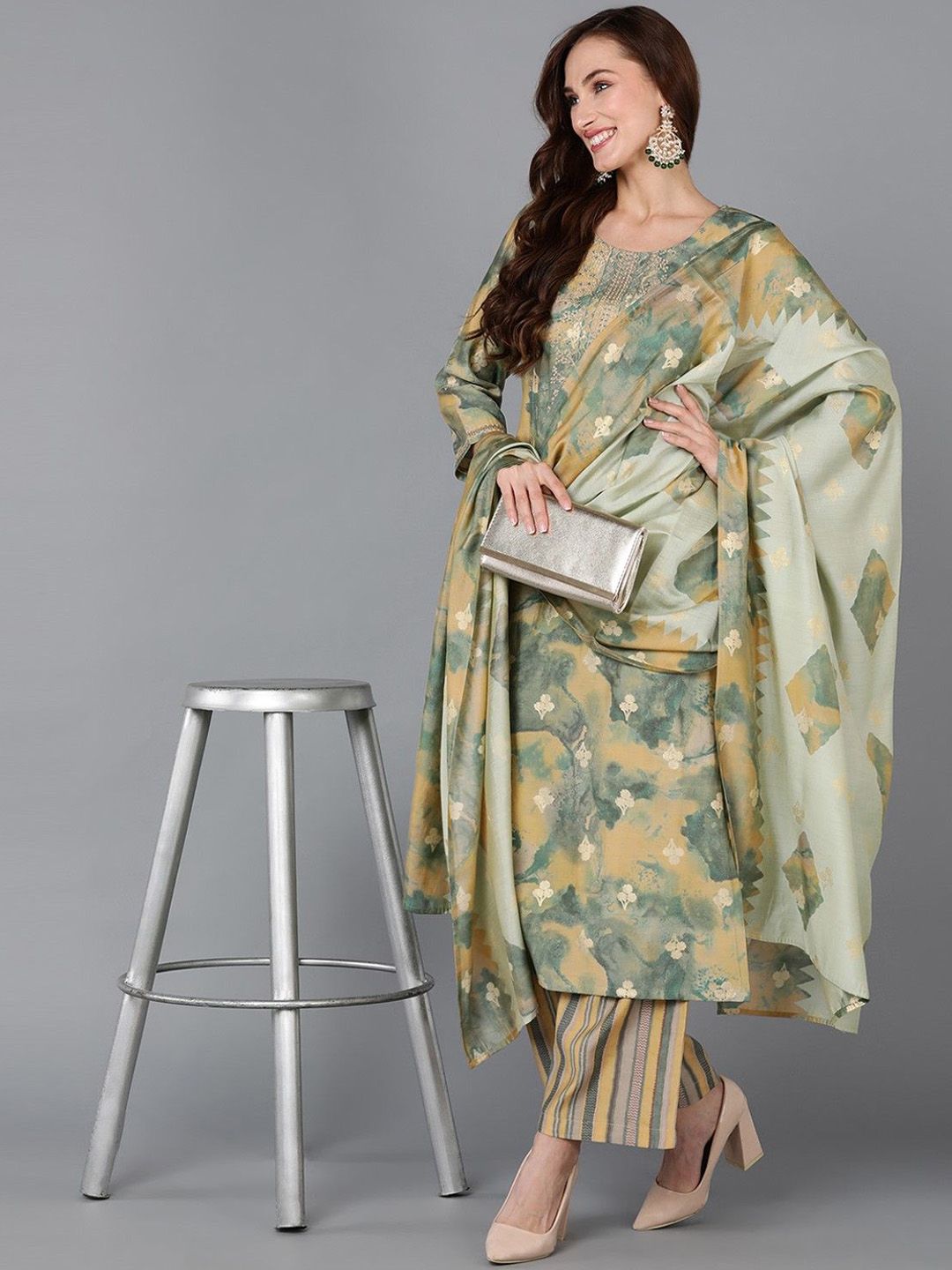 Dhiyona KL Floral Embroidered Regular Kurta with Palazzos & Dupatta