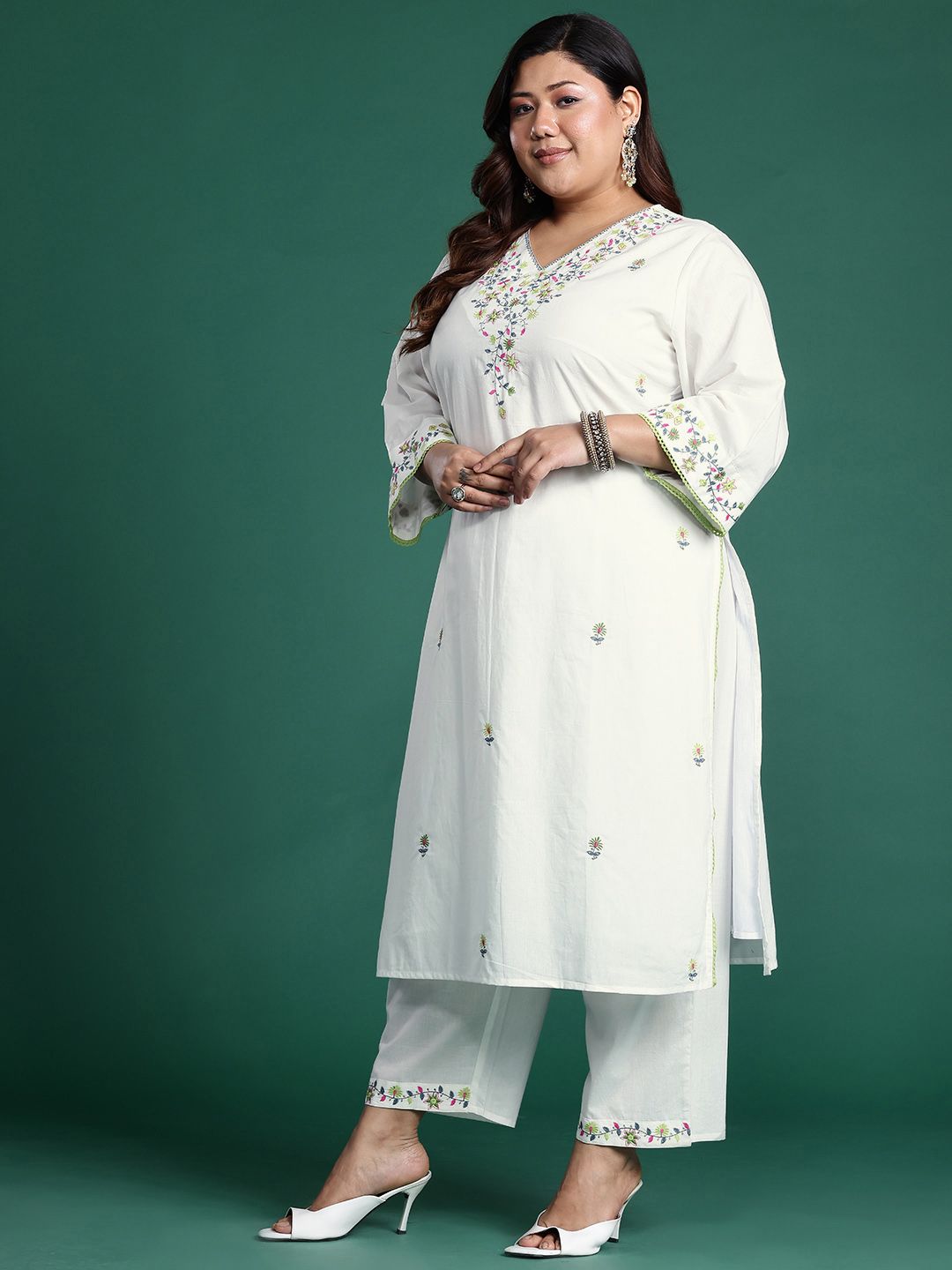 Dhiyona Women's Plus Size Floral Embroidered Thread Work Pure Cotton Kurta Set