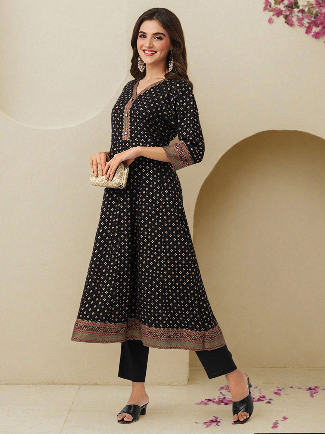 Dhiyona IS Women's Floral Printed V-Neck A-Line Kurta With Trousers