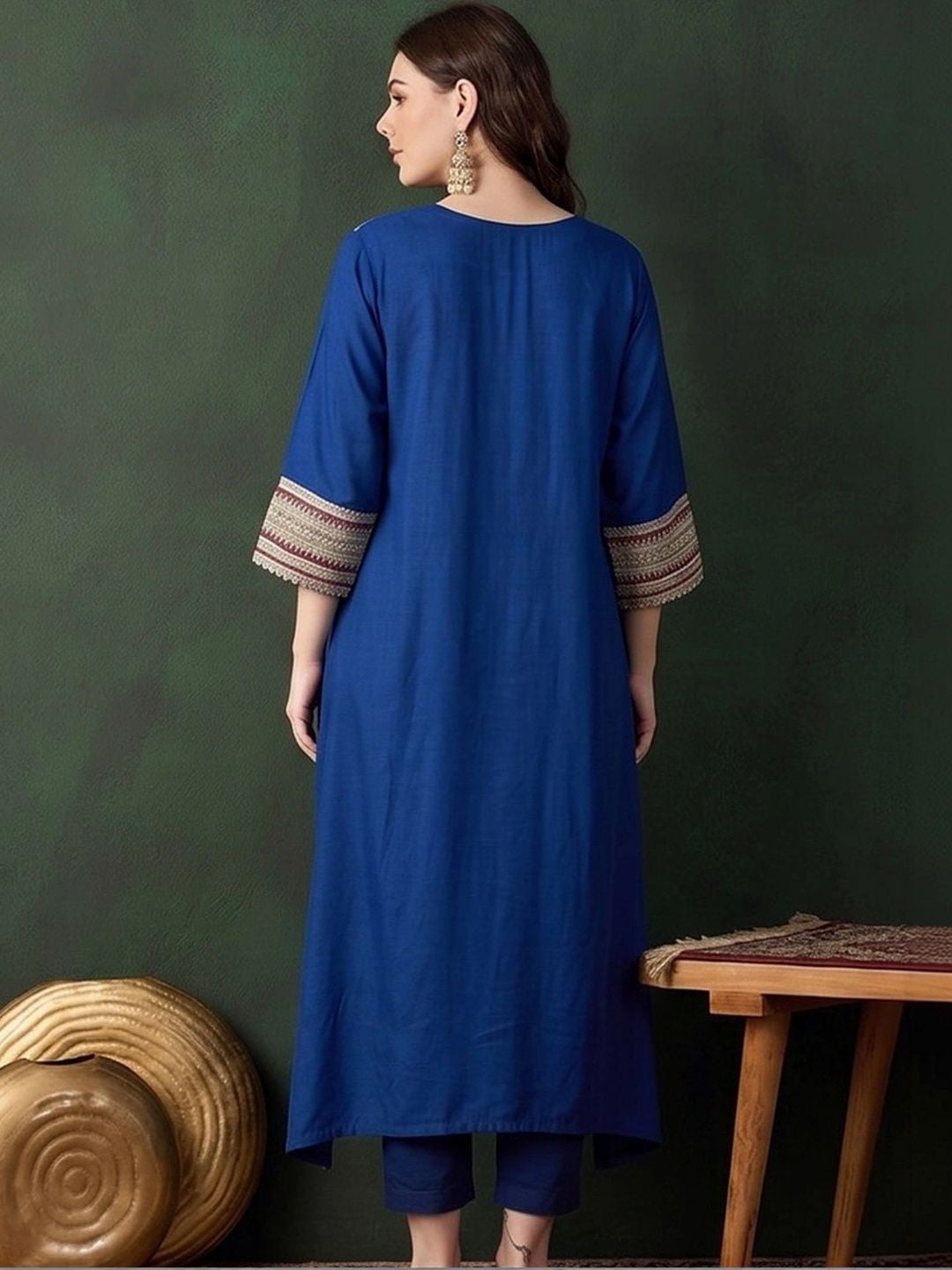 Women Ethnic Motifs Embroidered Regular Thread Work Kurta with Trousers