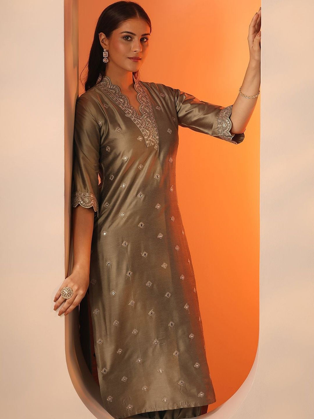 Women Ethnic Motifs Embroidered Regular Thread Work Kurta with Salwar