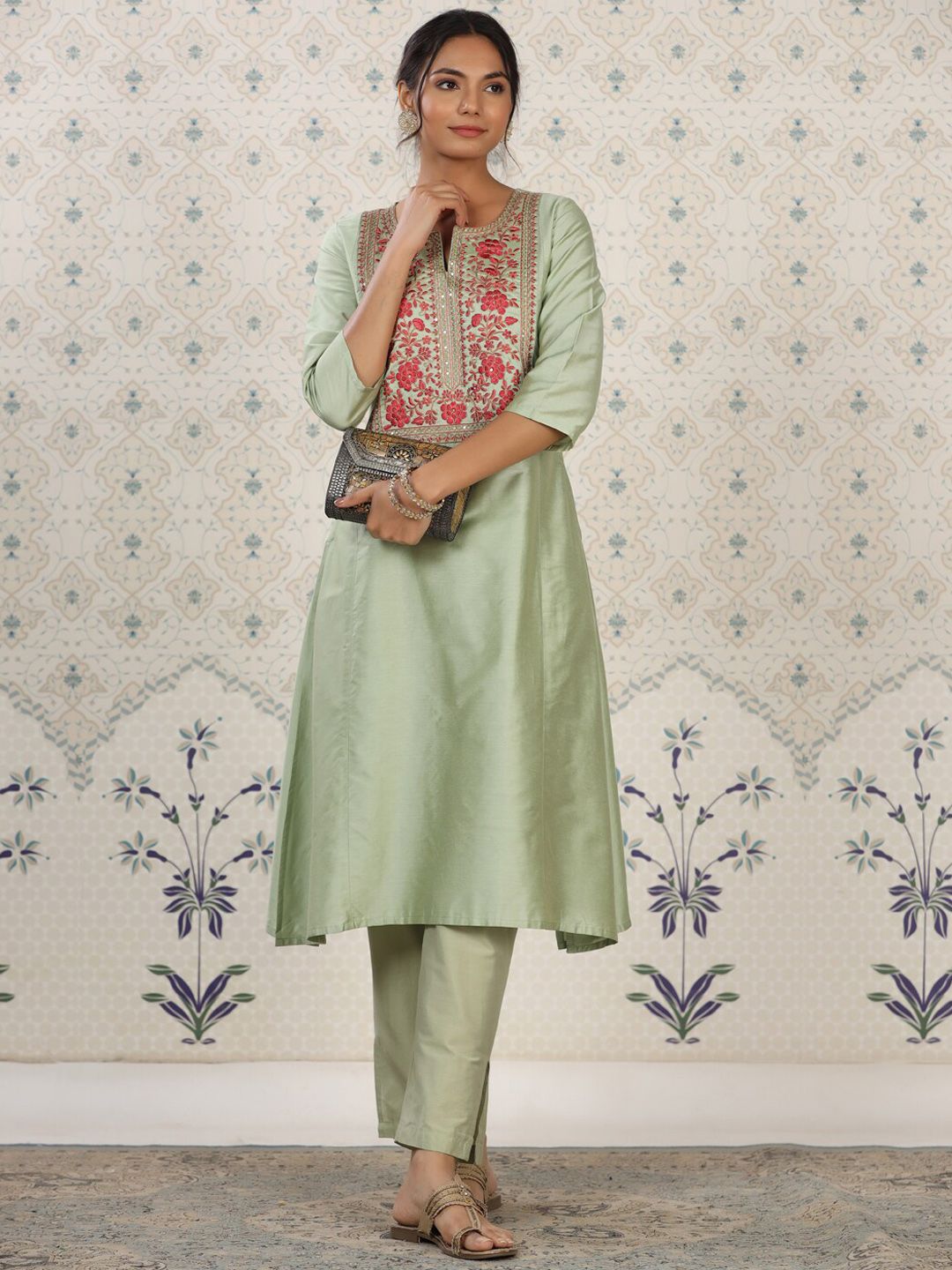 Dhiyona OD  Women Floral Thread Work Kurta