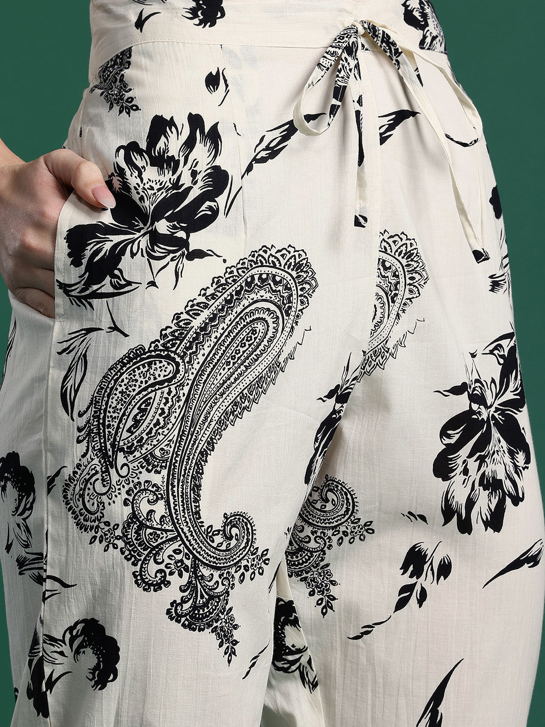 Women Floral Printed Regular Beads and Stones Pure Cotton Kurta with Trousers & With Dupatta