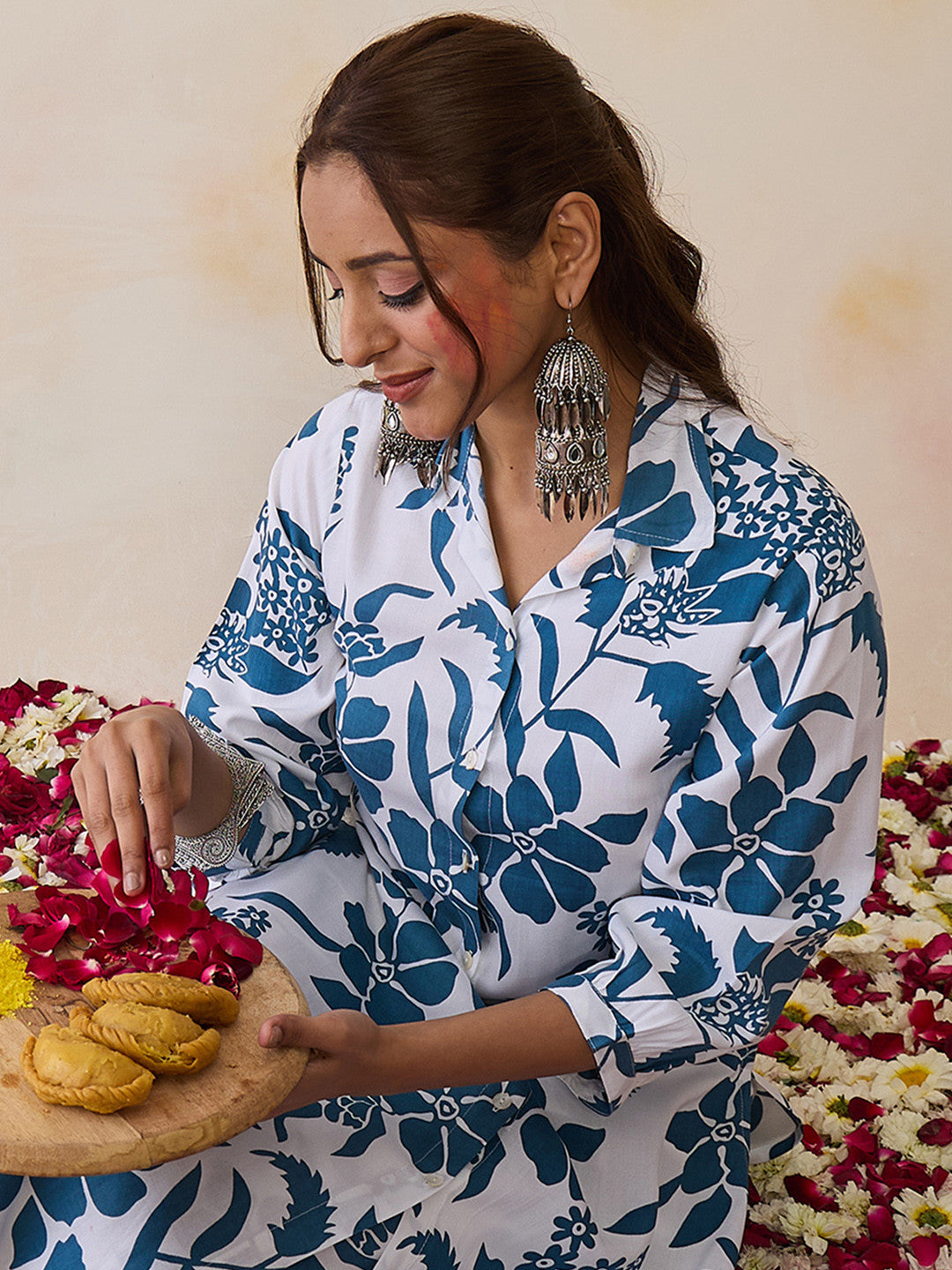 Women Floral Printed Regular Kurta with Trousers