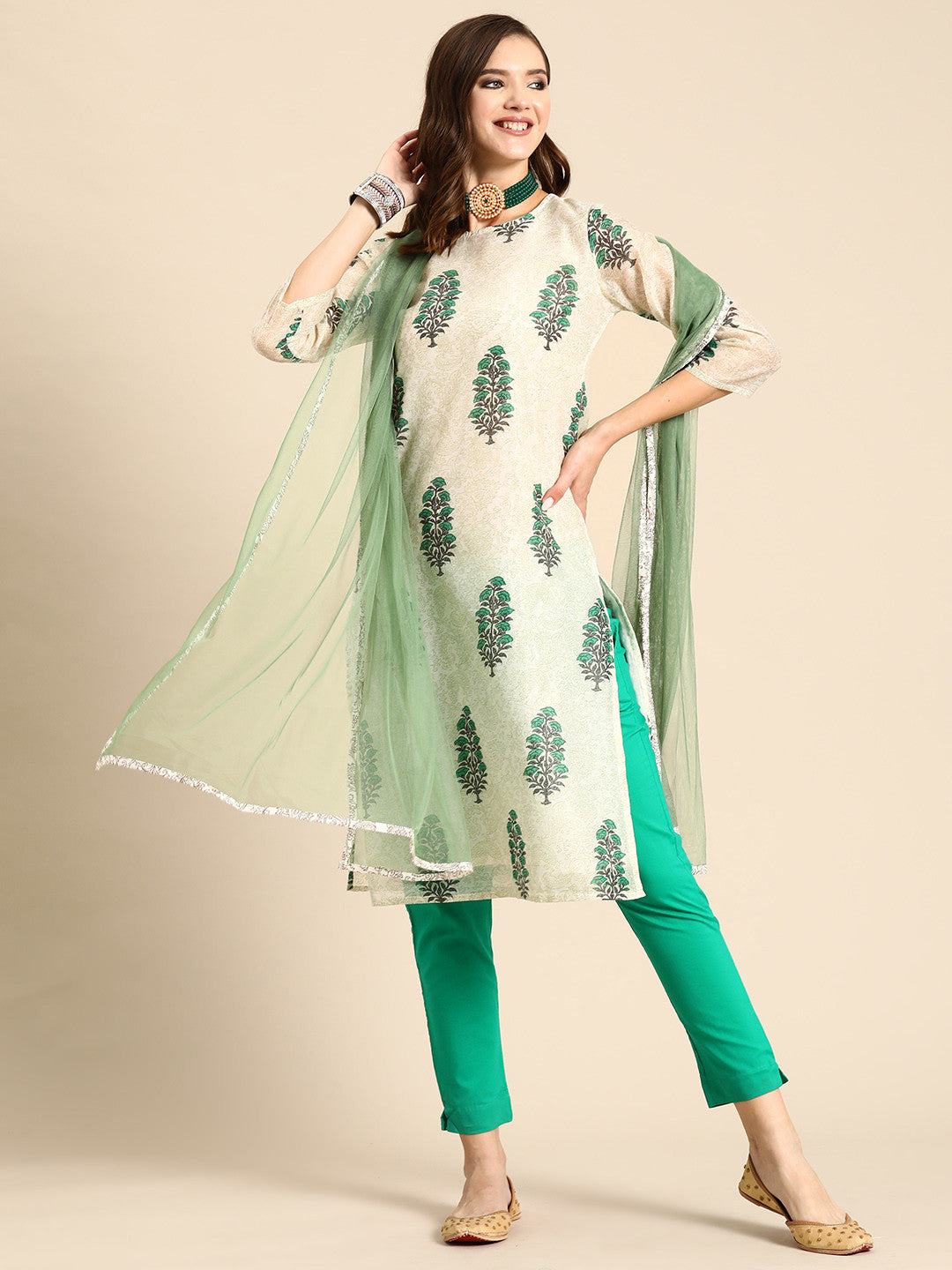 Floral Printed Regular Kurta With Trousers & Dupatta