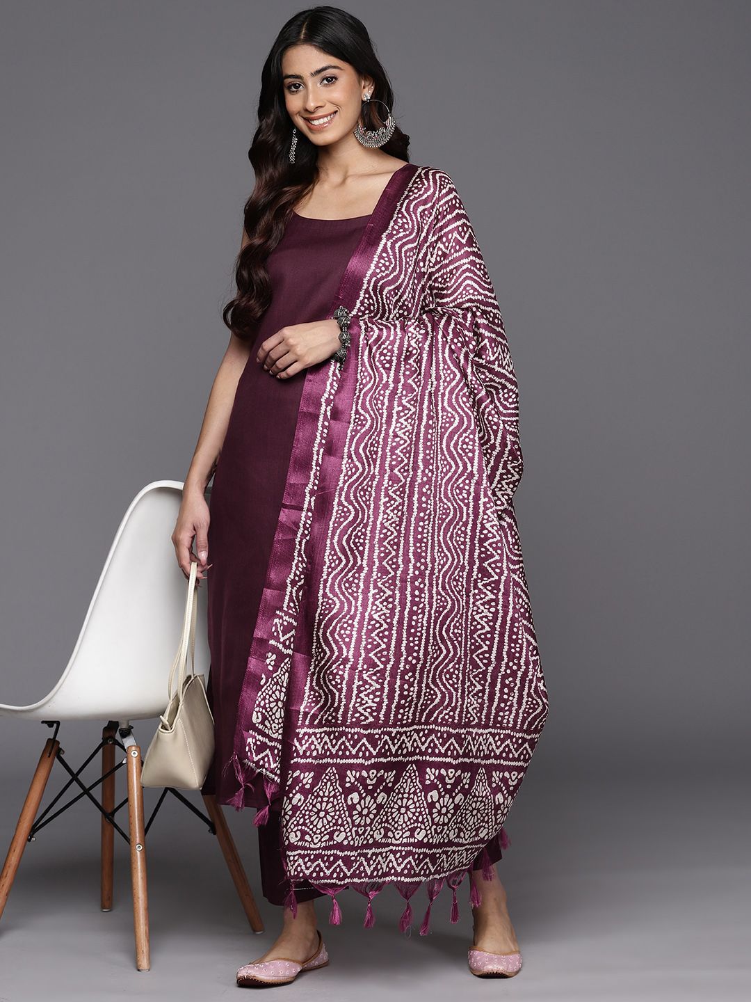 Violet Violet Solid Sleeveless Kurta With Trousers & Bandhani Printed Dupatta