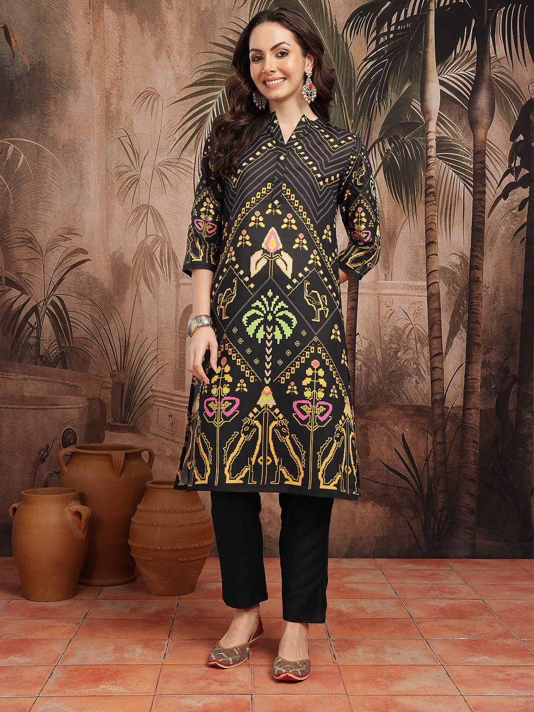 Ethnic Motifs Printed Mandarin Collar Straight Kurta with Trousers