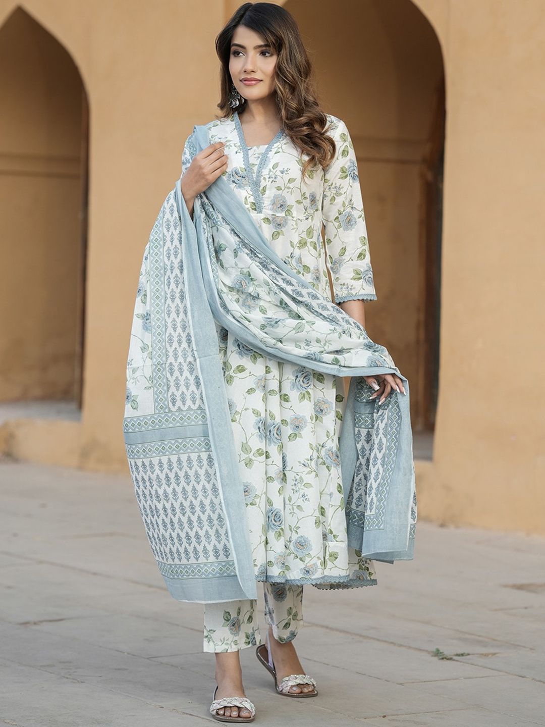 Dhiyona KL Women Floral Printed Regular Thread Work Pure Cotton Kurta with Trousers & With Dupatta