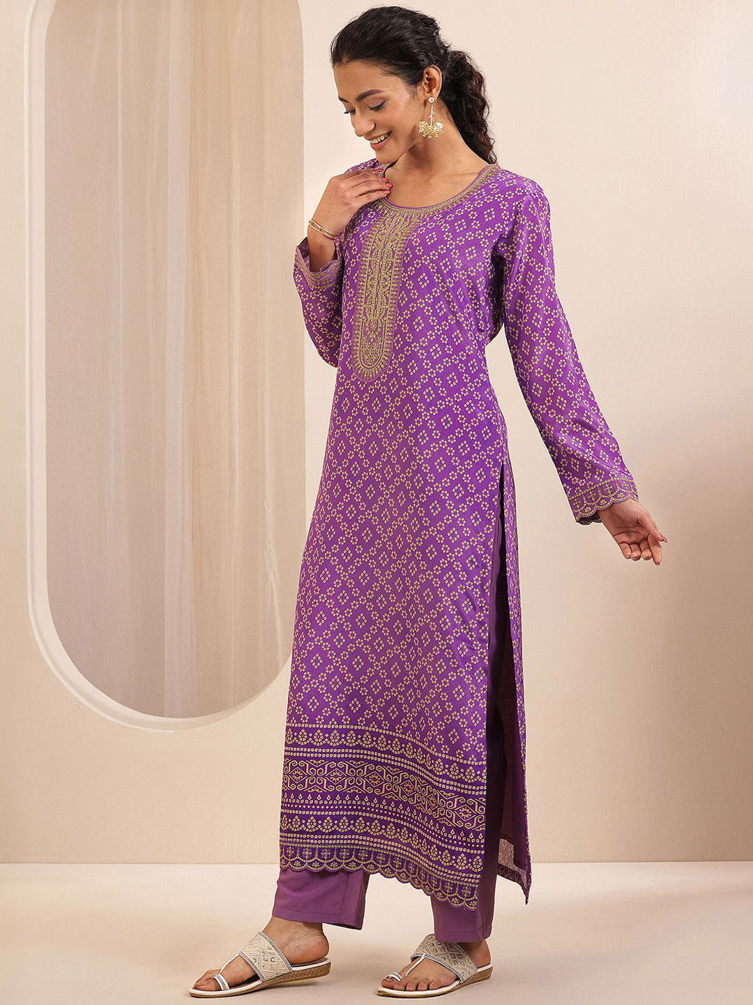 Women Bandhani Printed Regular Kurta with Trousers & With Dupatta
