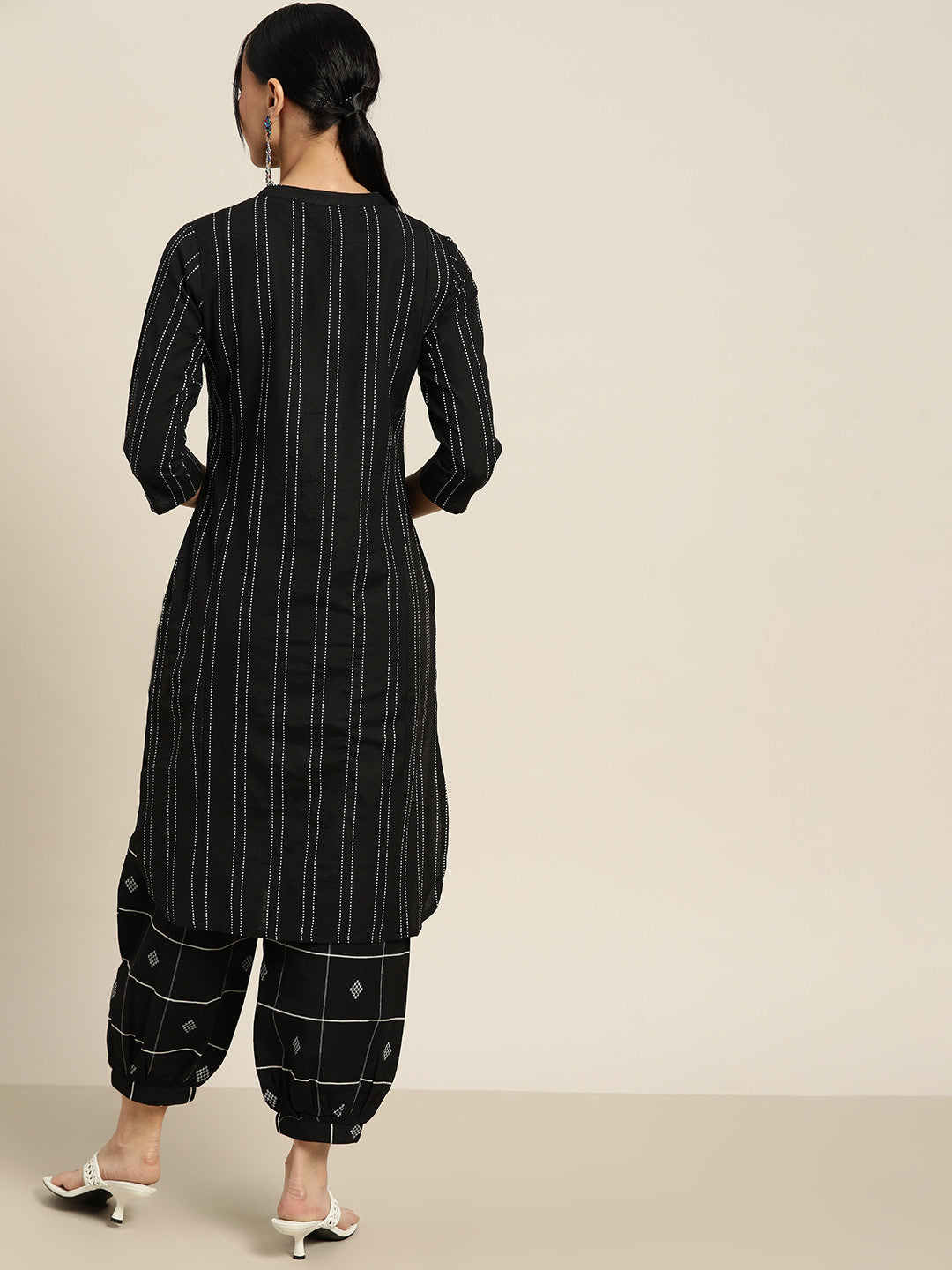 Women Black & White Embroidered Regular Thread Work Kurta with Salwar