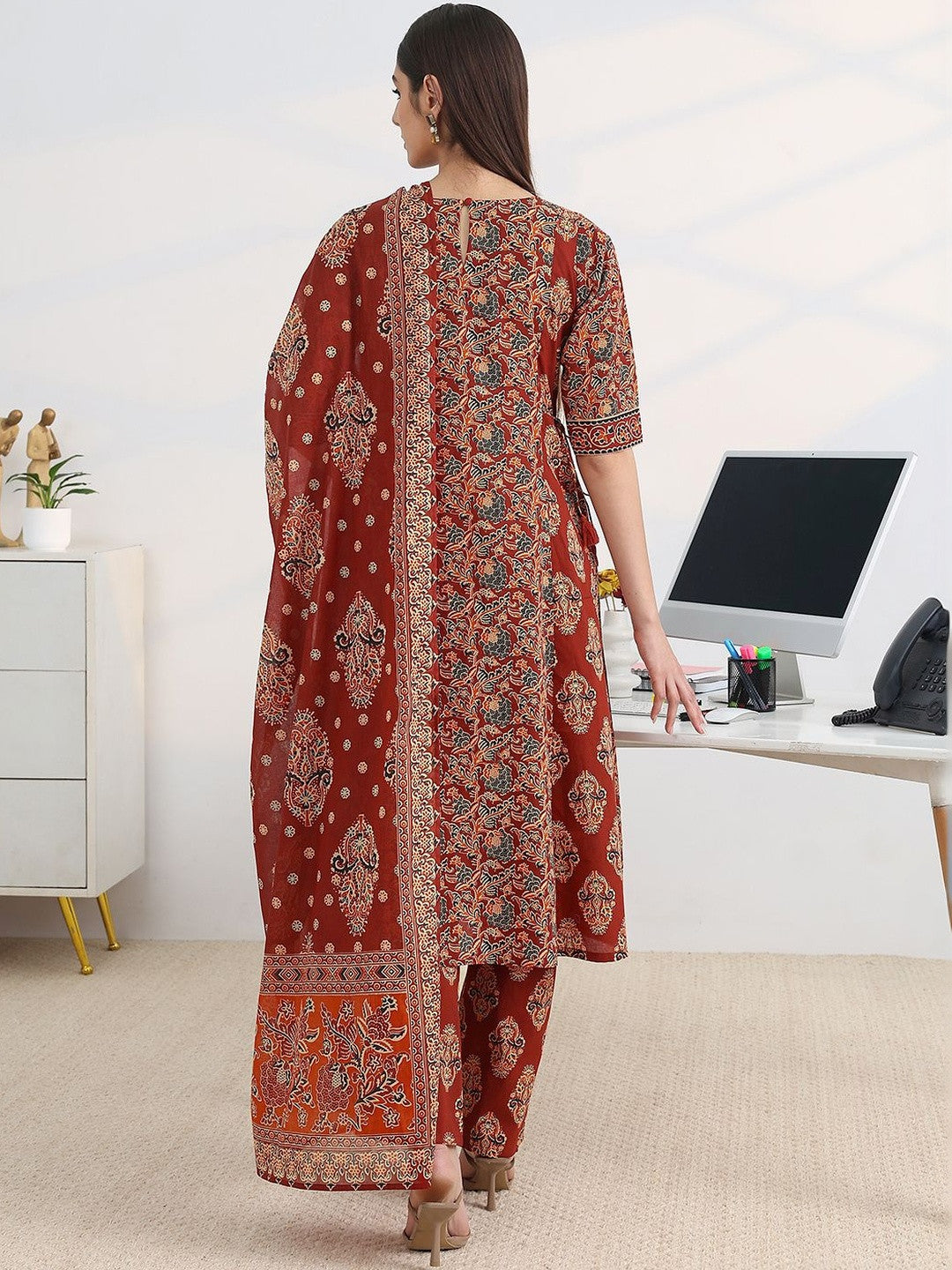 Women Ethnic Motifs Printed Regular Kurta with Trousers & With Dupatta