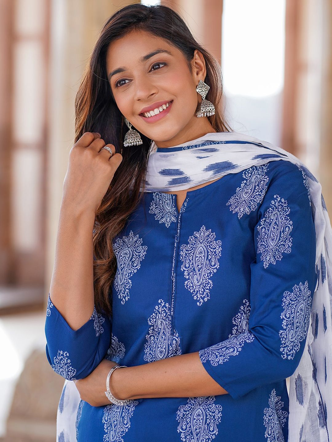 Dhiyona KL Paisley Printed Straight Kurta With Trousers & Dupatta