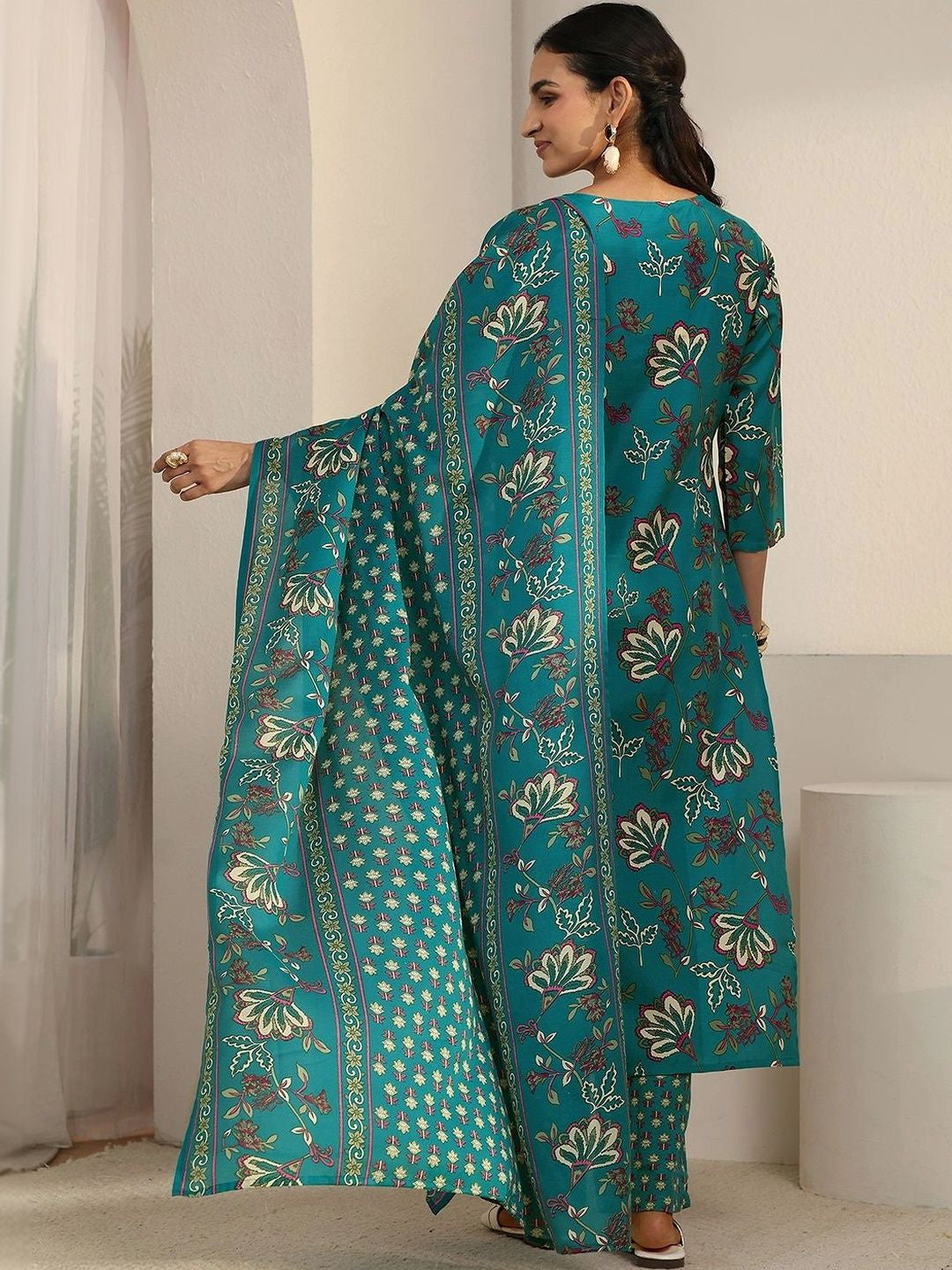 Women Floral Printed Regular Kurta with Trousers & With Dupatta
