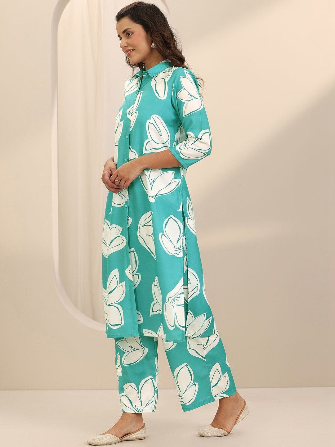 Women Floral Printed Regular Kurta with Trousers