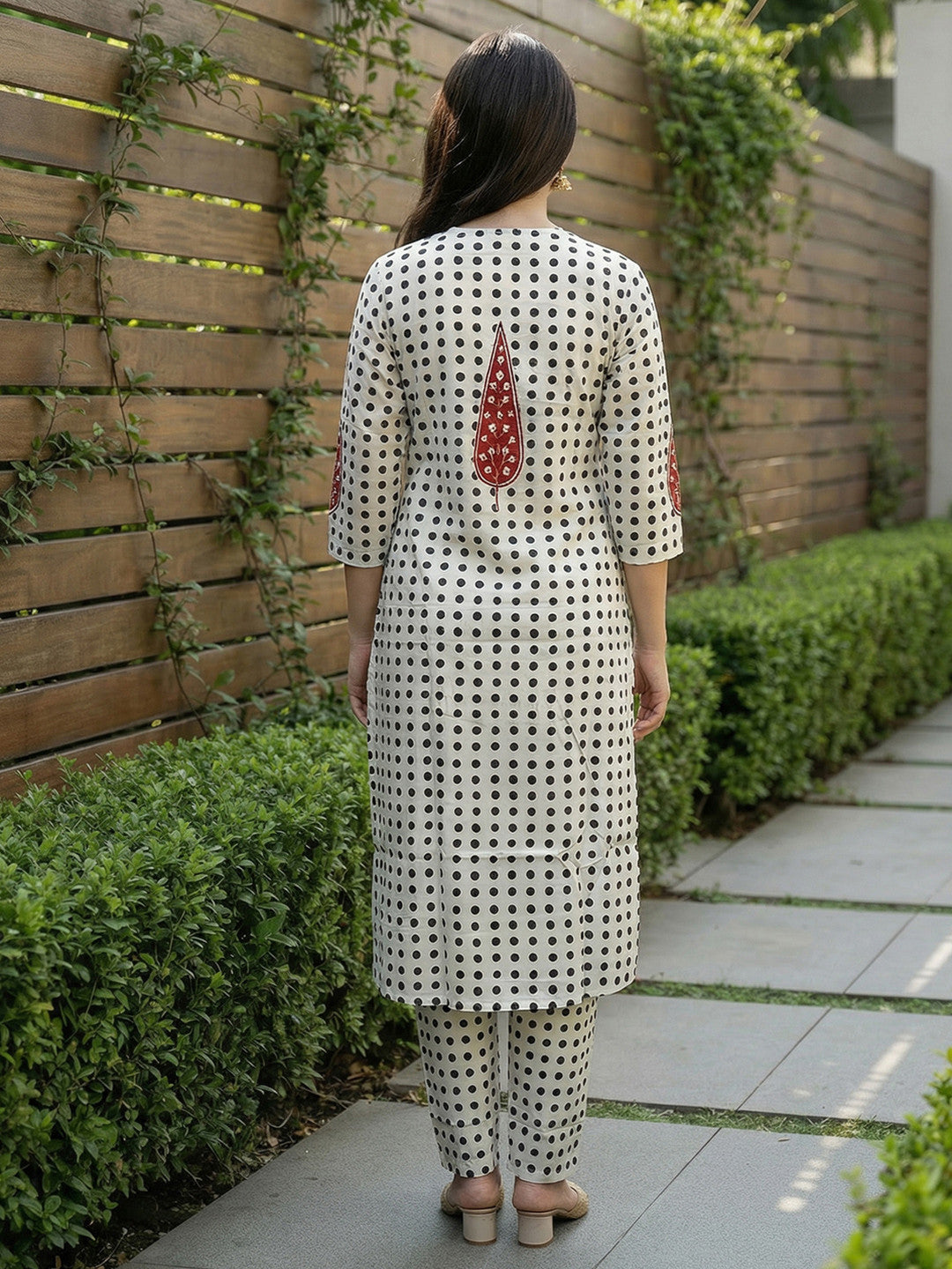 Women Printed Regular Beads and Stones Pure Cotton Kurta with Trousers