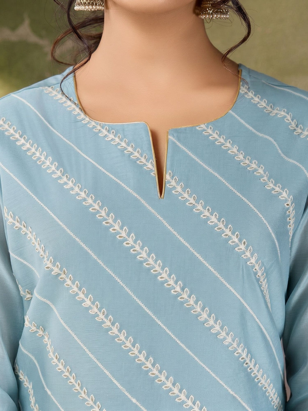 Women Ethnic Motifs Embroidered Regular Thread Work Chanderi Cotton Kurta with Trousers & With