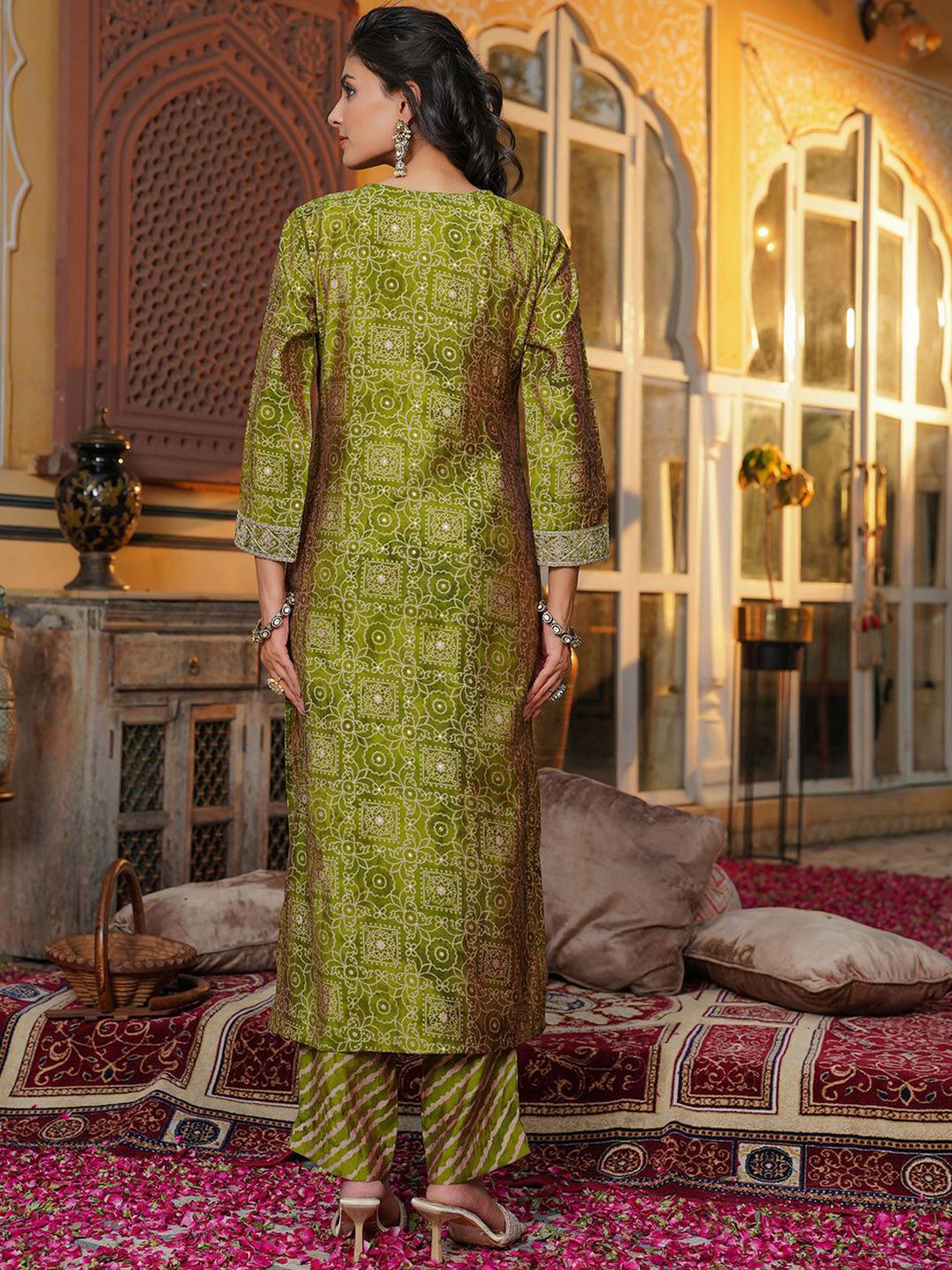 Dhiyona KL Women Ethnic Motifs Embroidered Regular Thread Work Kurta Set With Dupatta