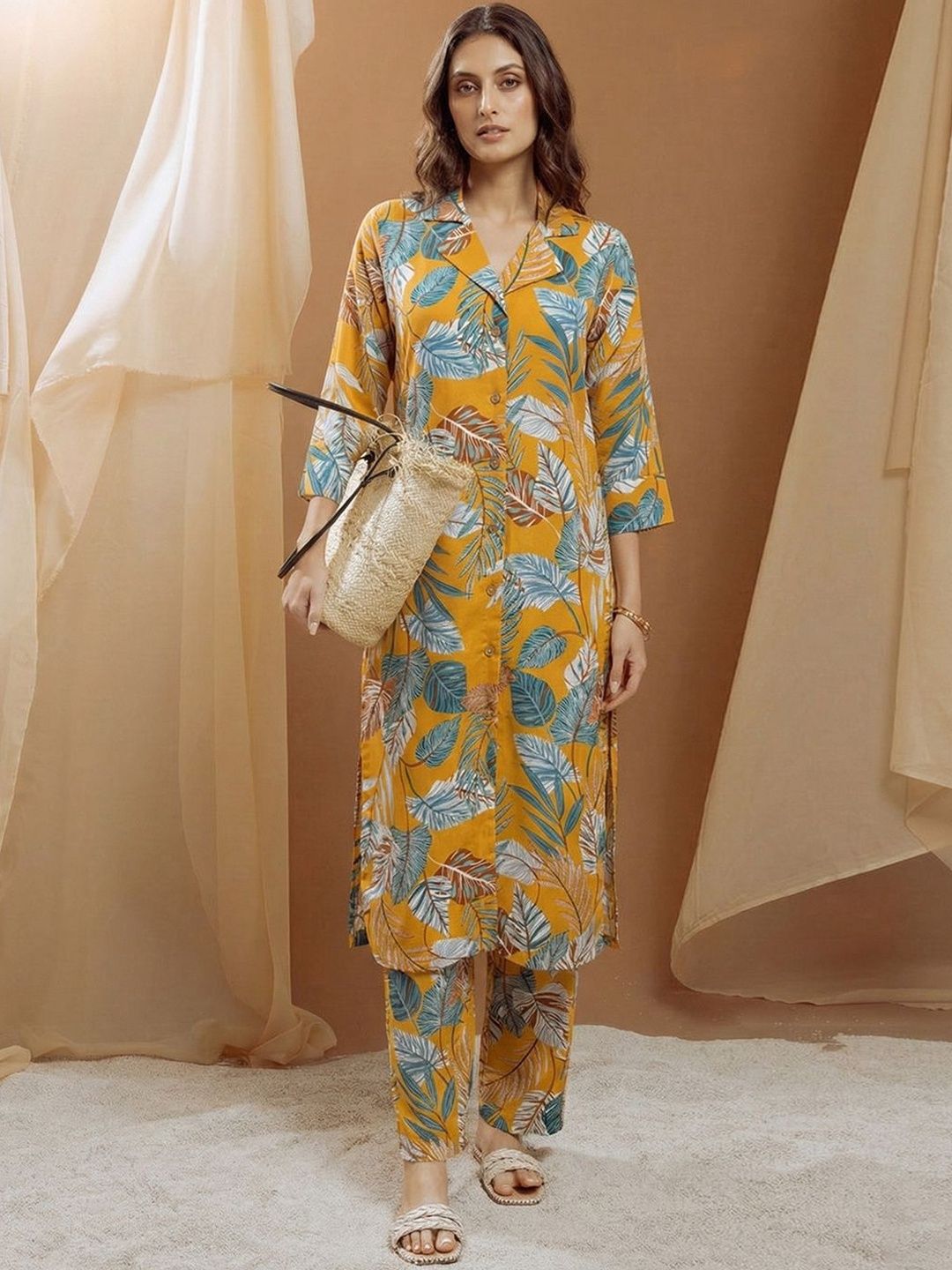 Dhiyona CH Women Floral Printed Regular Kurta with Trousers
