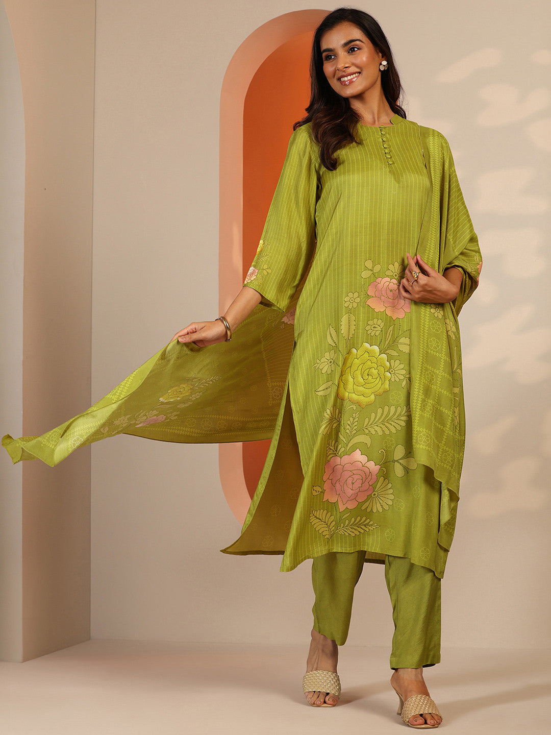 Women Floral Printed Regular Kurta with Trousers & Dupatta