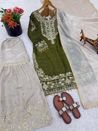 Dhiyona KL Women Floral Embroidered Regular Thread Work Kurta with Sharara & With Dupatta
