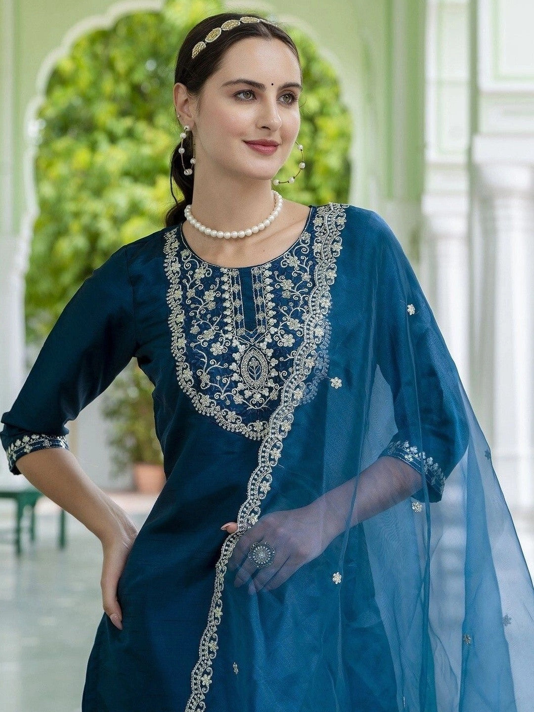 Women Ethnic Motifs Embroidered Regular Thread Work Kurta with Trousers & With Dupatta