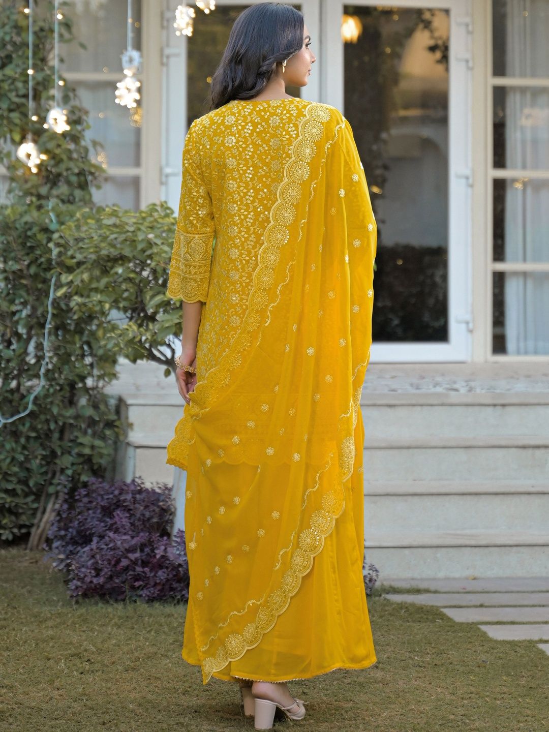 Dhiyona HOP Floral Motifs Embroidered Scalloped Short Kurta & Sharara With Dupatta