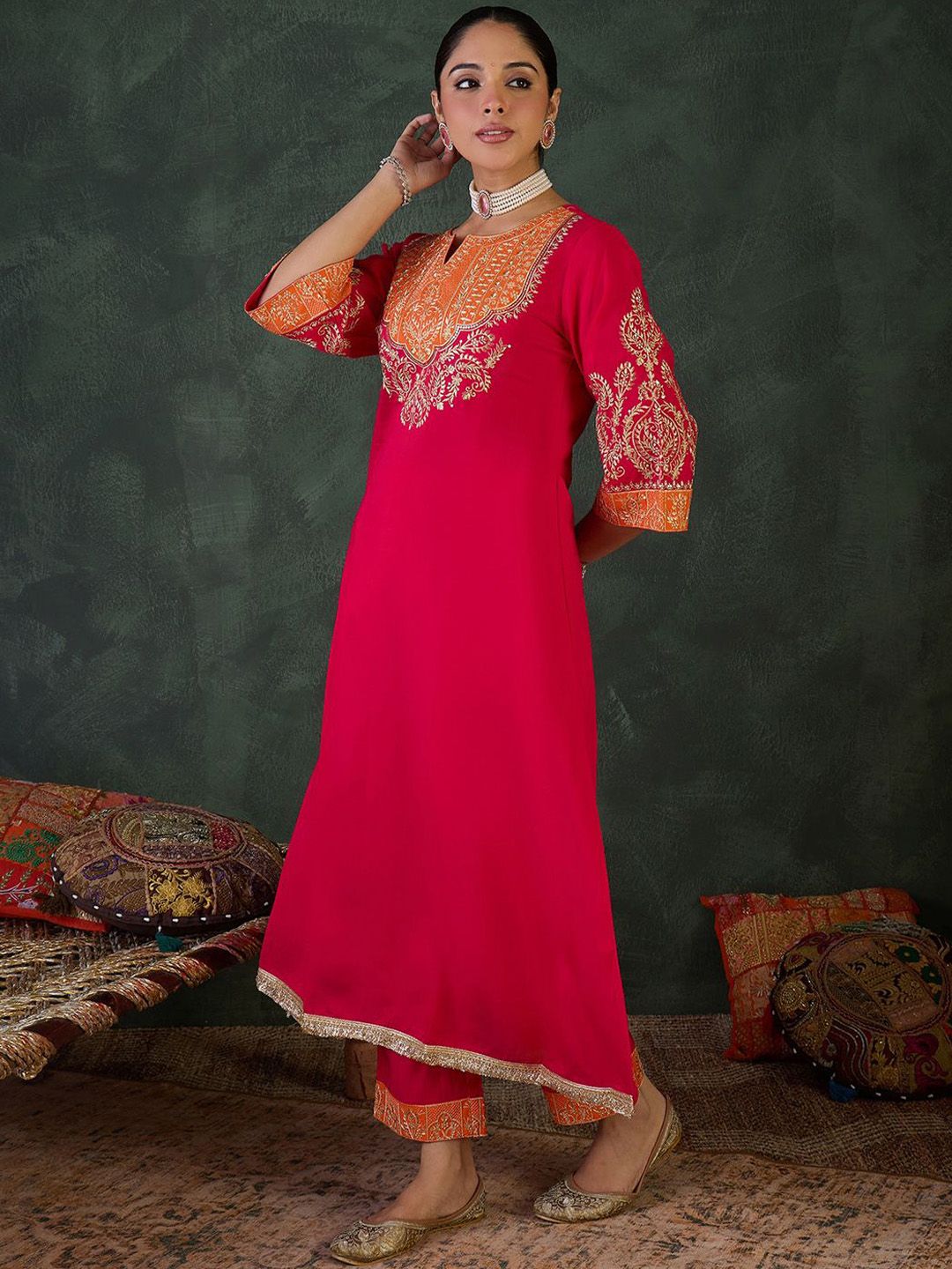 Women Floral Embroidered Kurta with Trousers