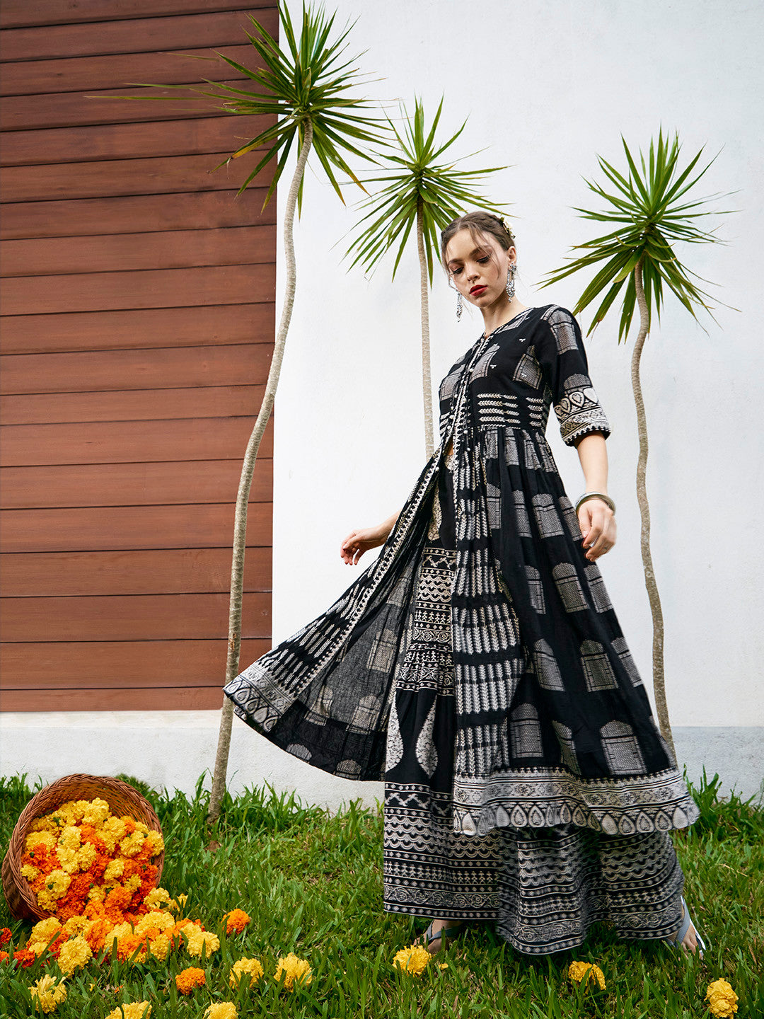 Women Black & White Printed Kurta with Palazzos