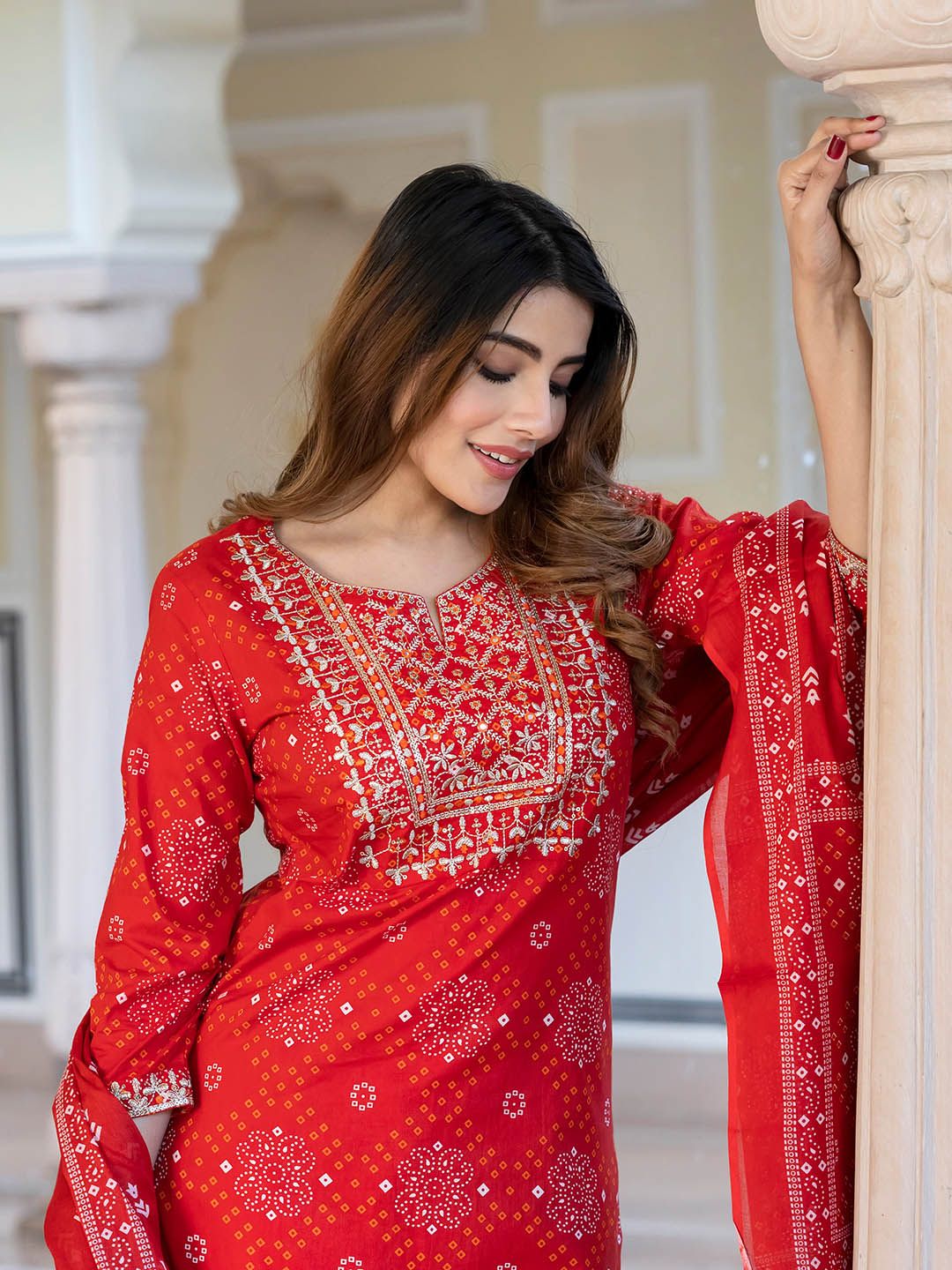 Dhiyona KL Bandhani Printed Notch Neck Pure Cotton Straight Kurta With Trousers & Dupatta