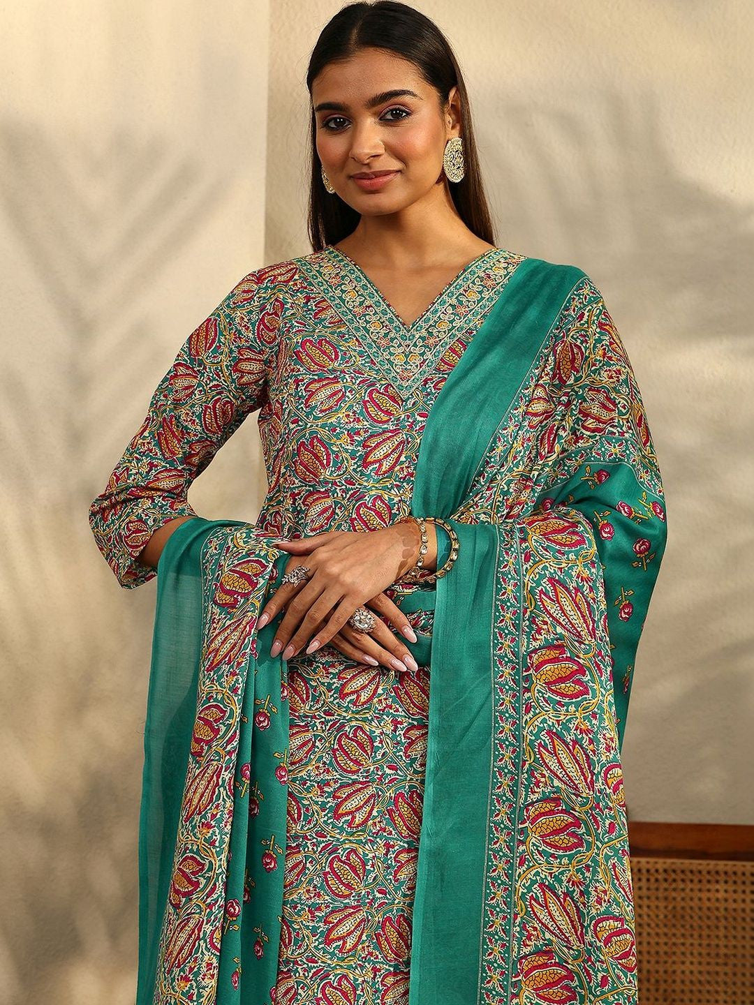 Women Floral Printed Regular Kurta with Trousers & With Dupatta