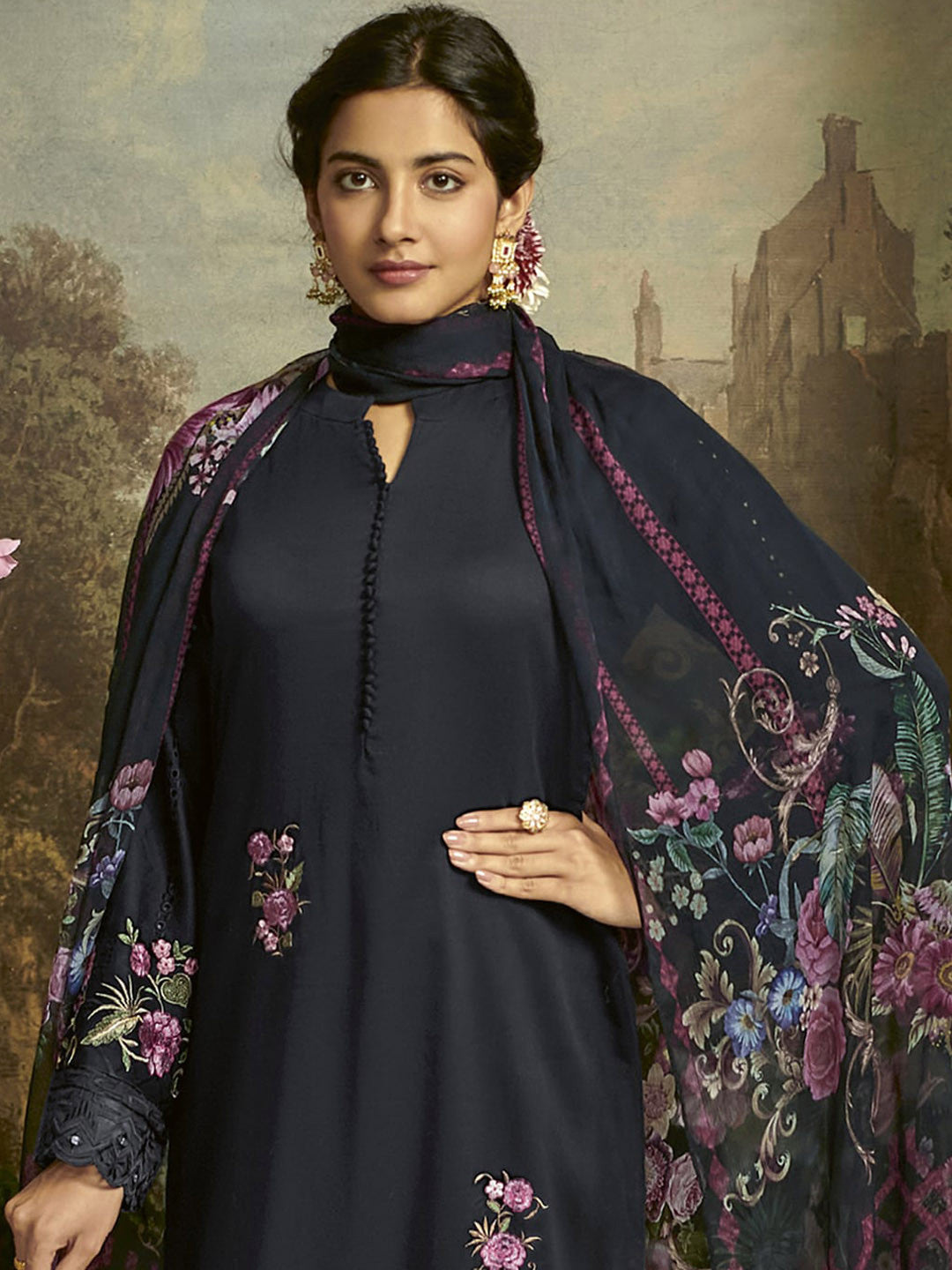 Floral Embroidered Regular Thread Work Kurta with Trousers & Dupatta