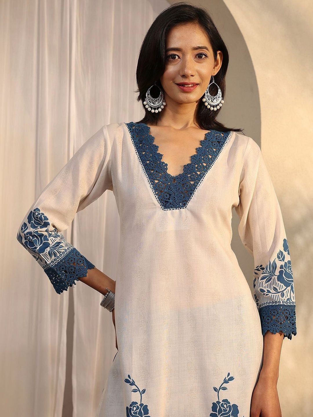 Women Floral Printed Regular Kurta with Trousers & With Dupatta